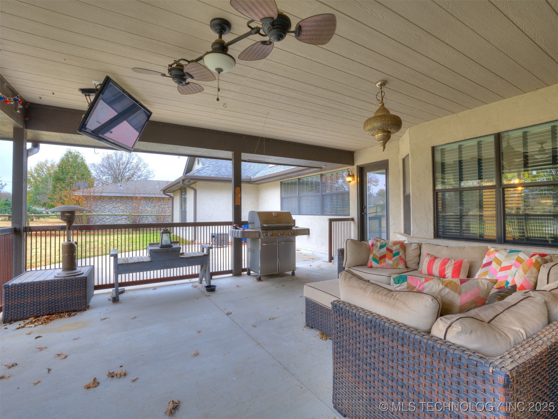 517 Meadowood Drive