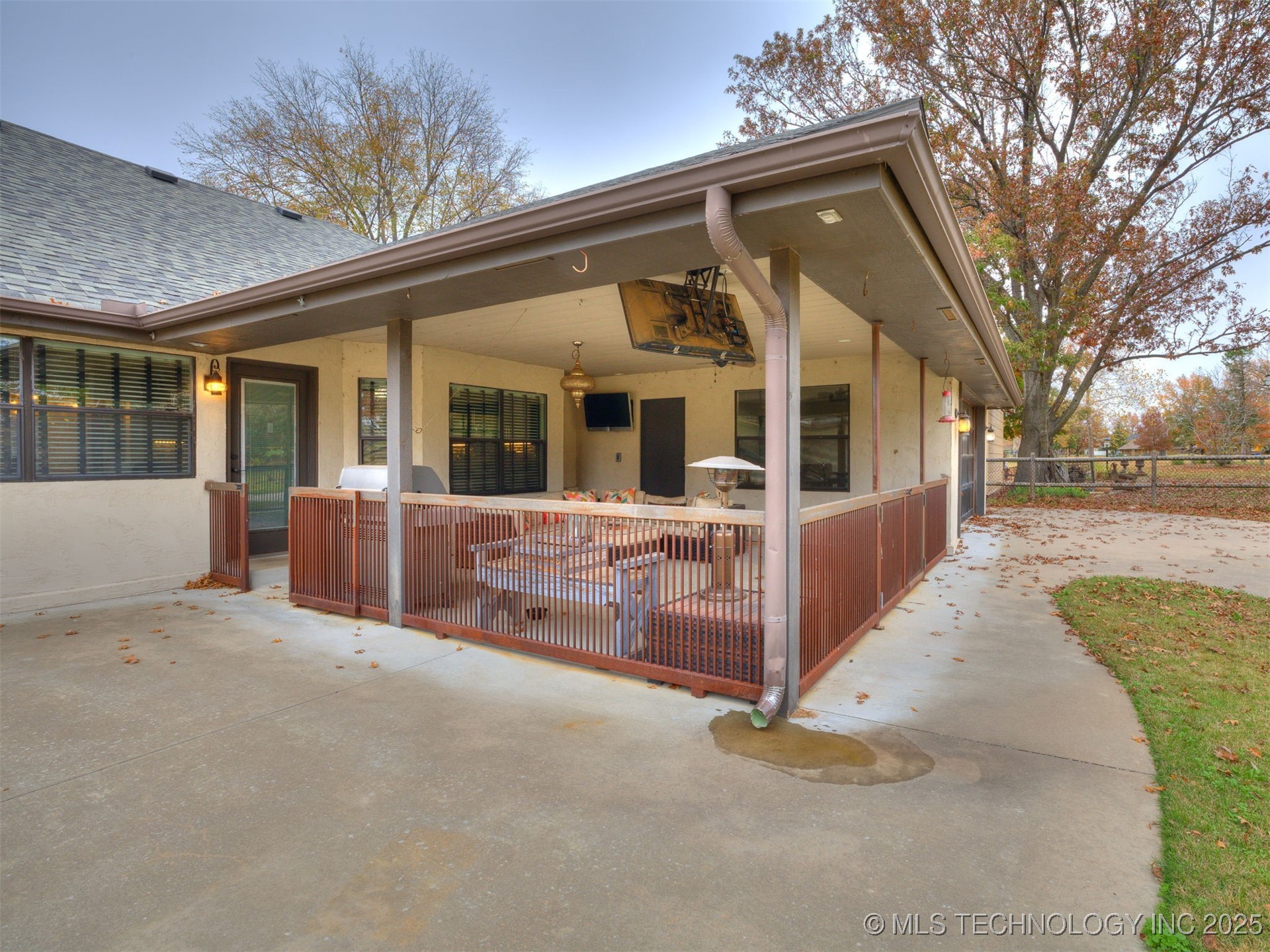 517 Meadowood Drive