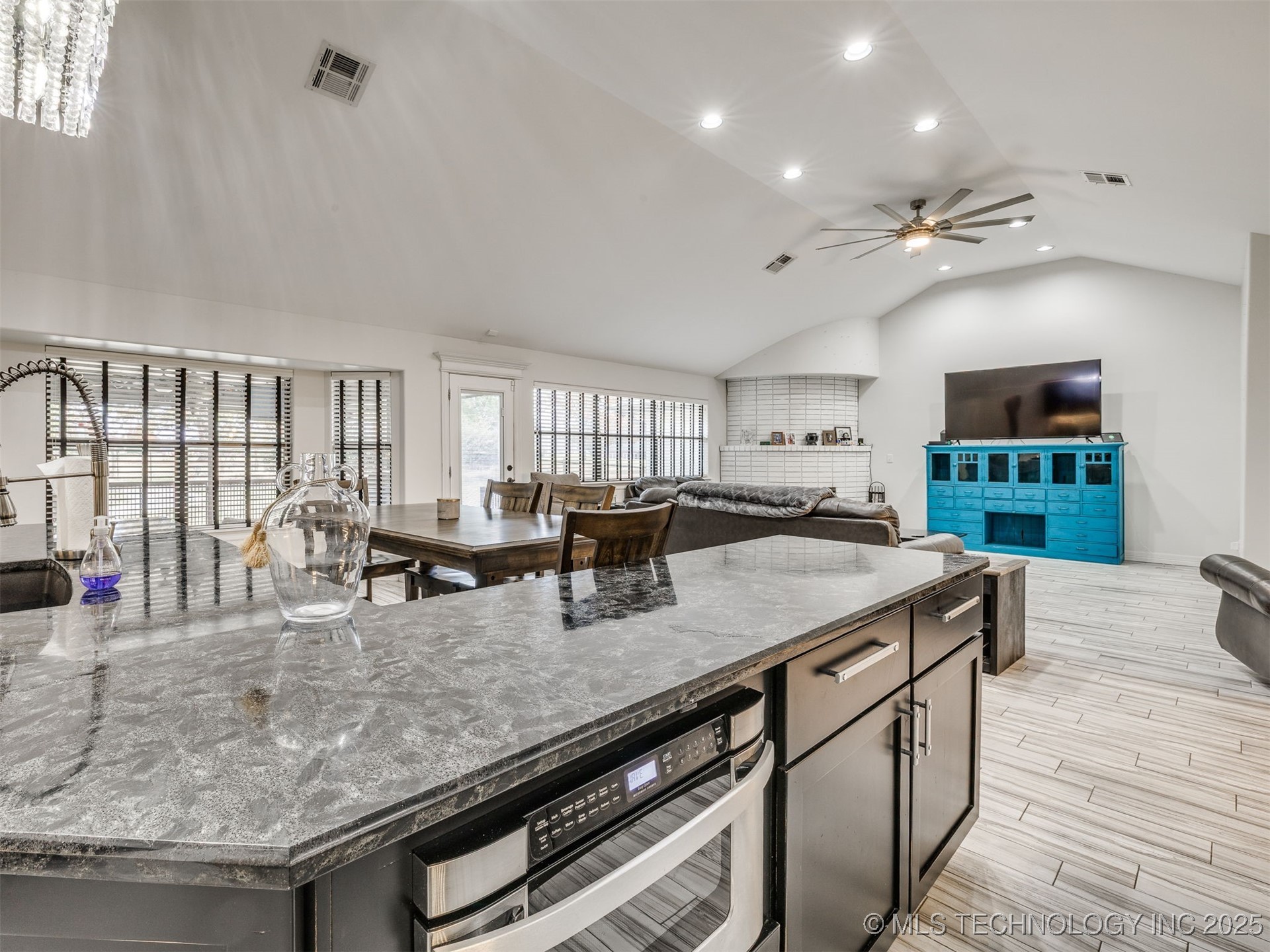 517 Meadowood Drive