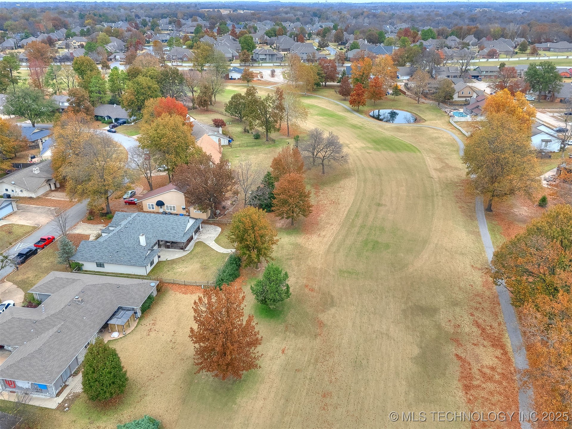517 Meadowood Drive