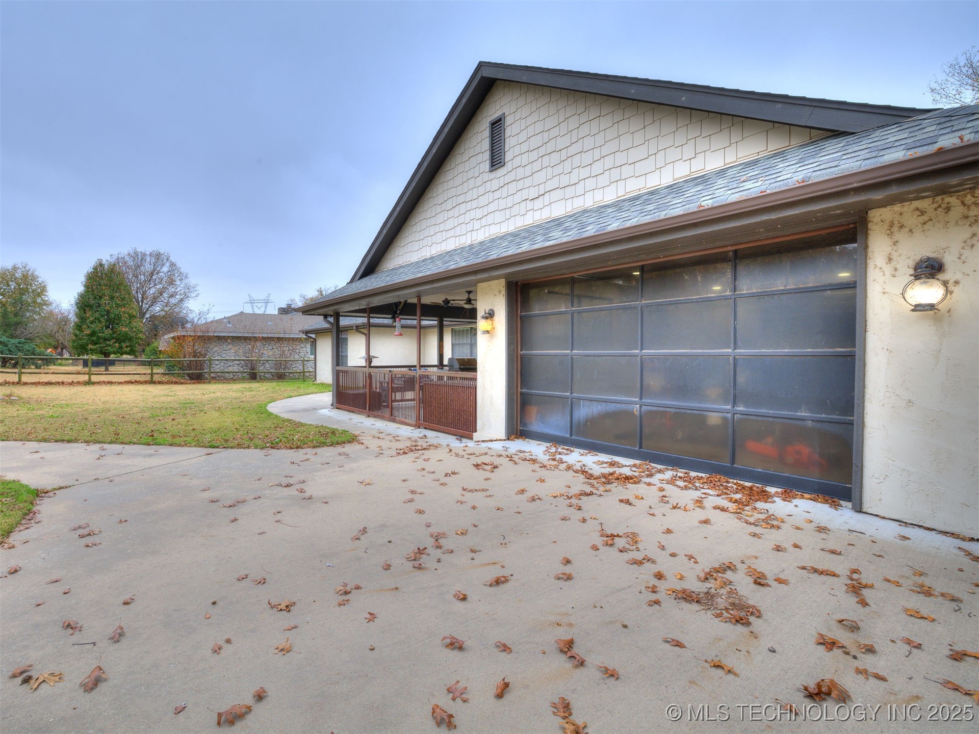 517 Meadowood Drive