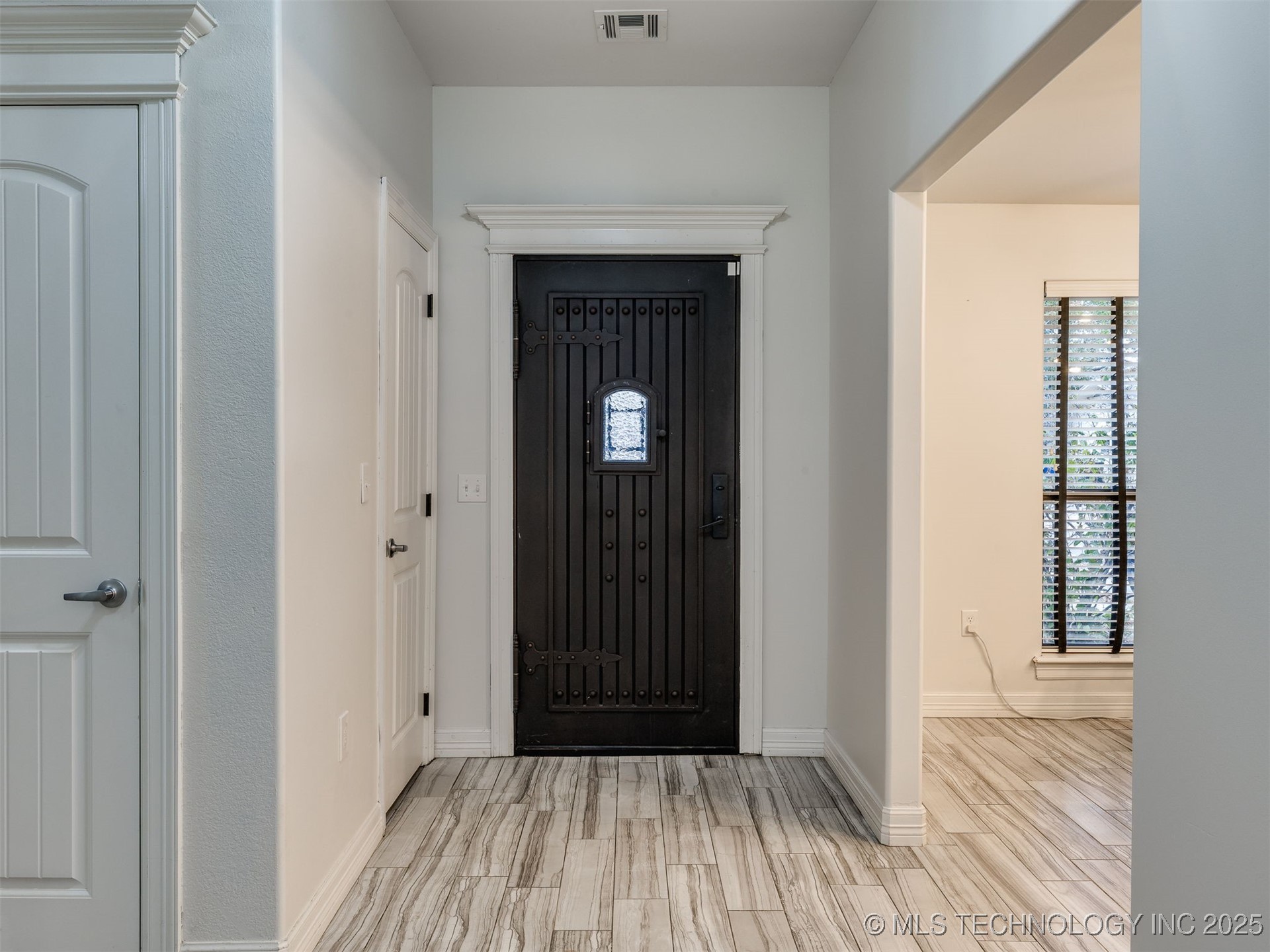517 Meadowood Drive