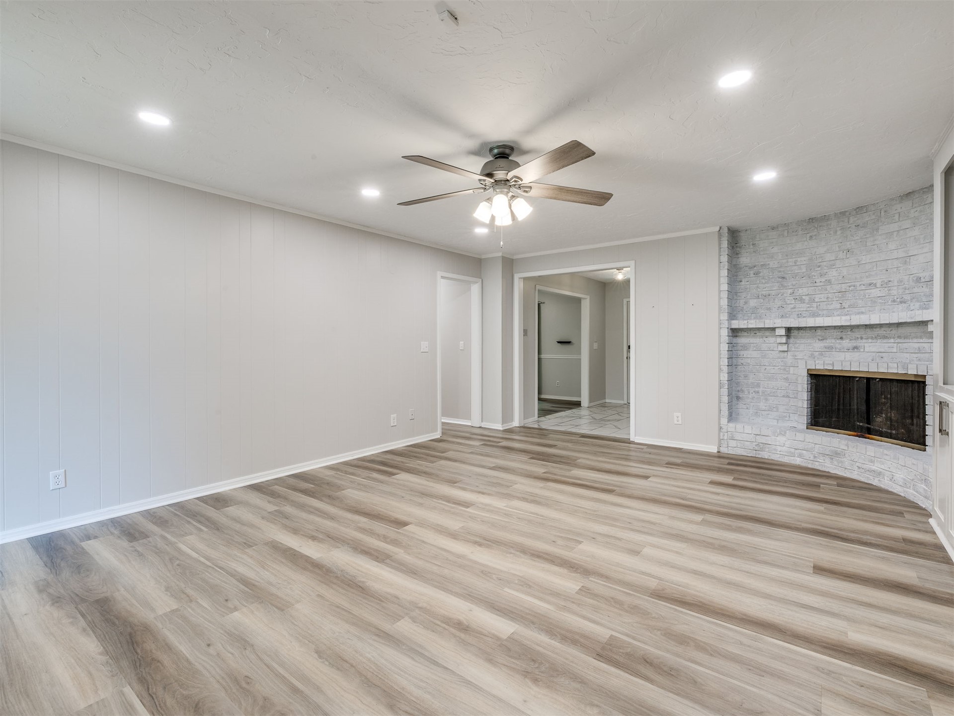 2979 E 77th Place