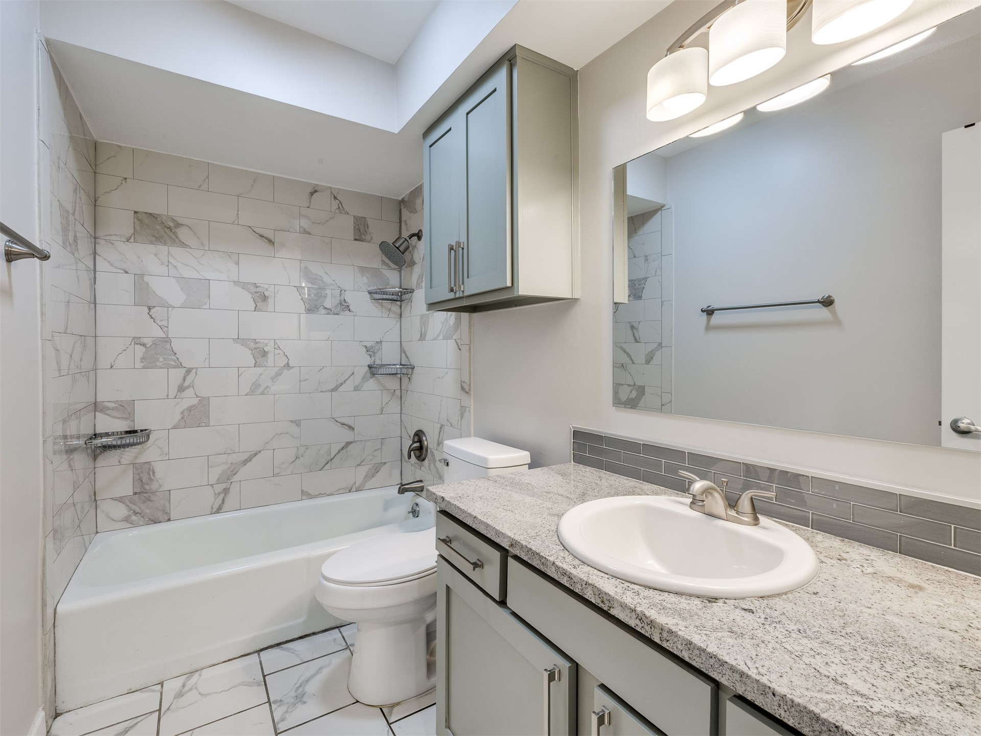 2979 E 77th Place
