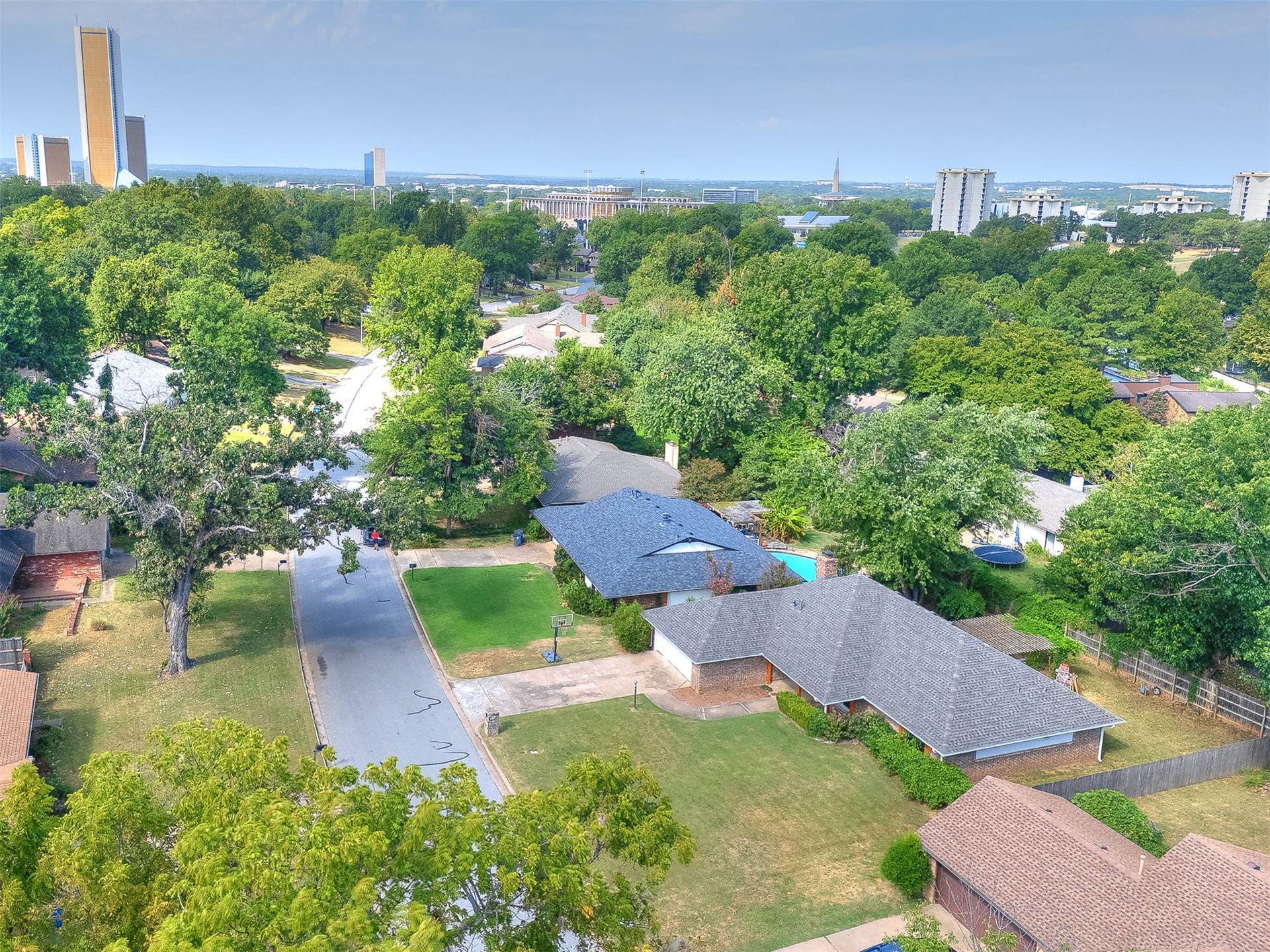 2979 E 77th Place