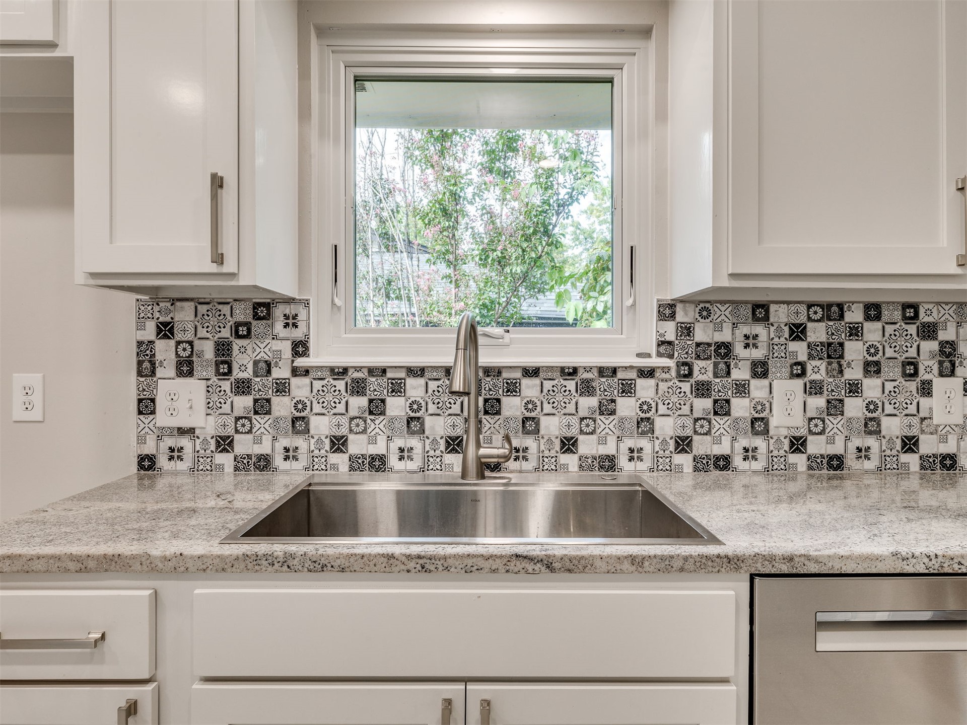 2979 E 77th Place