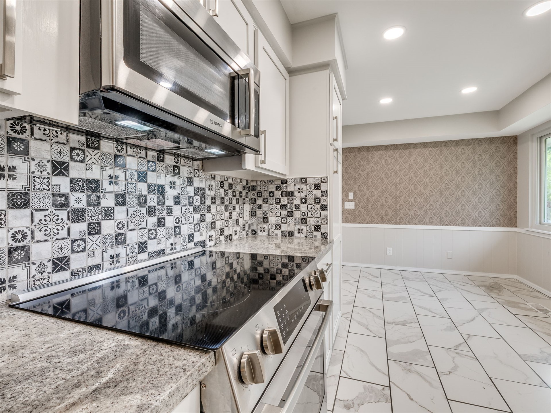 2979 E 77th Place