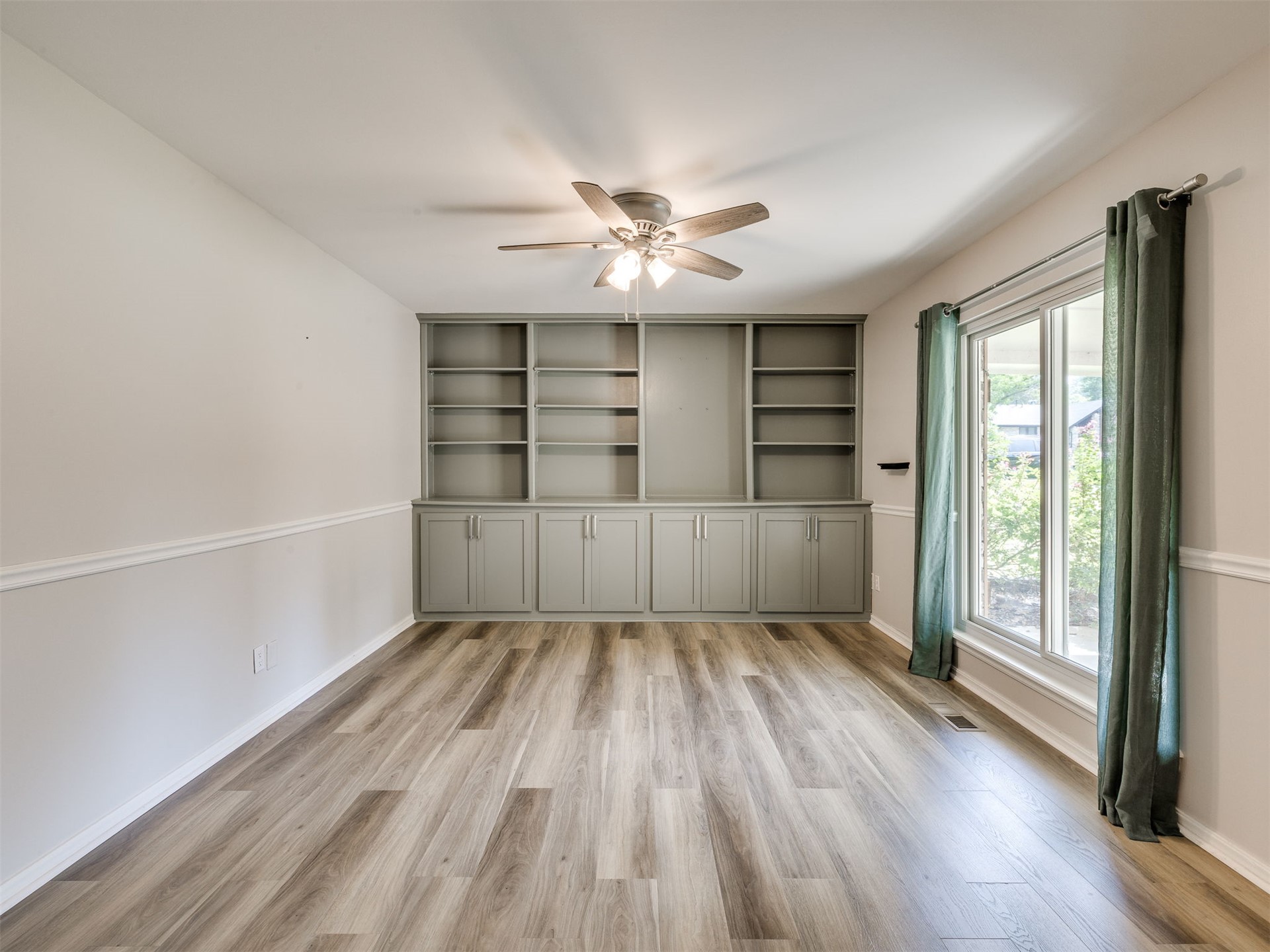 2979 E 77th Place