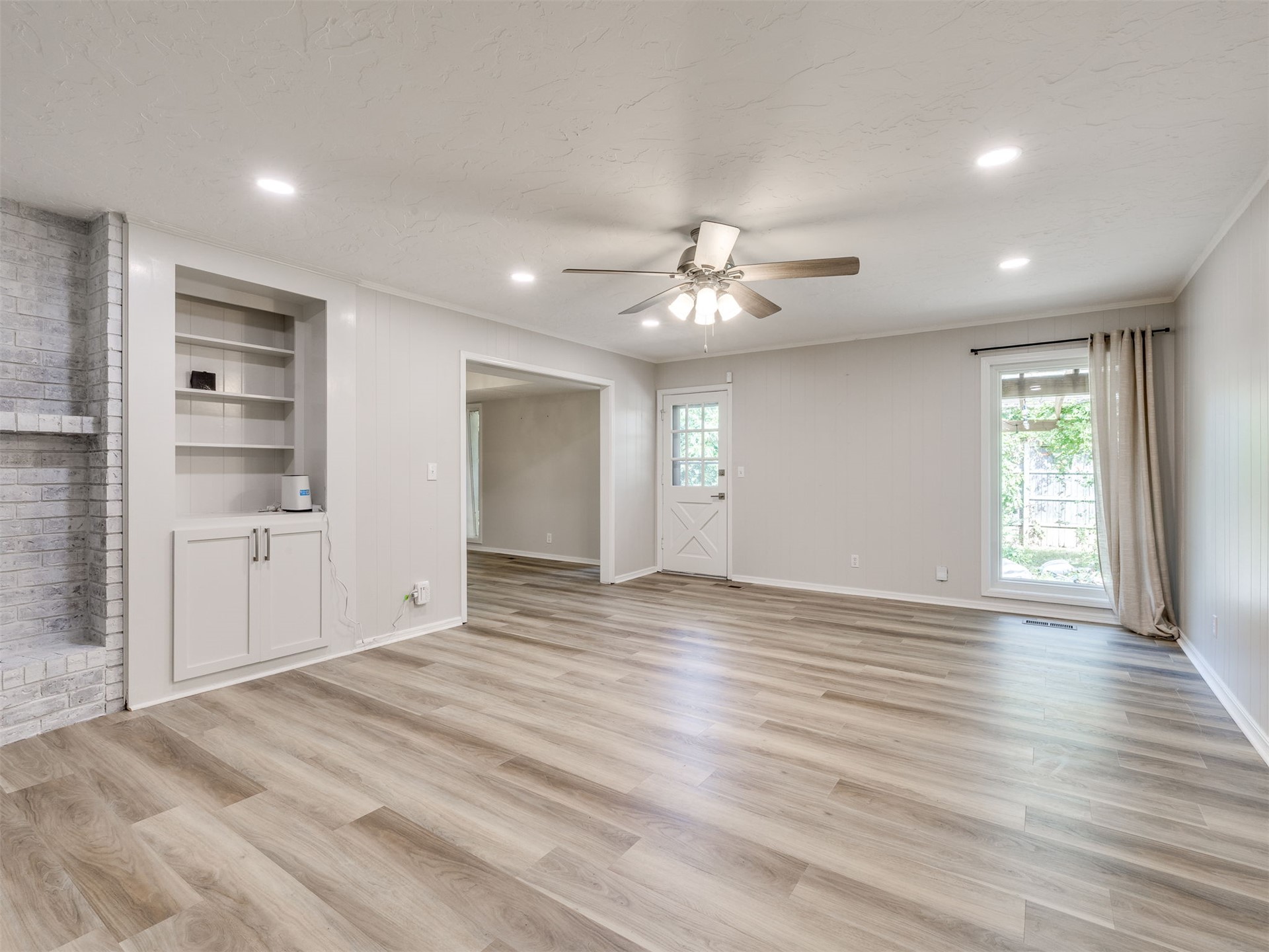 2979 E 77th Place