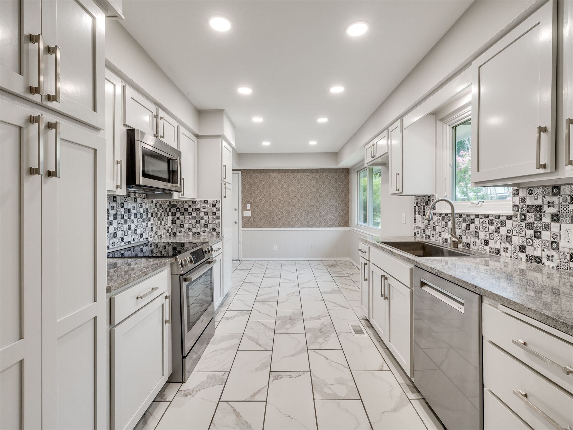 2979 E 77th Place