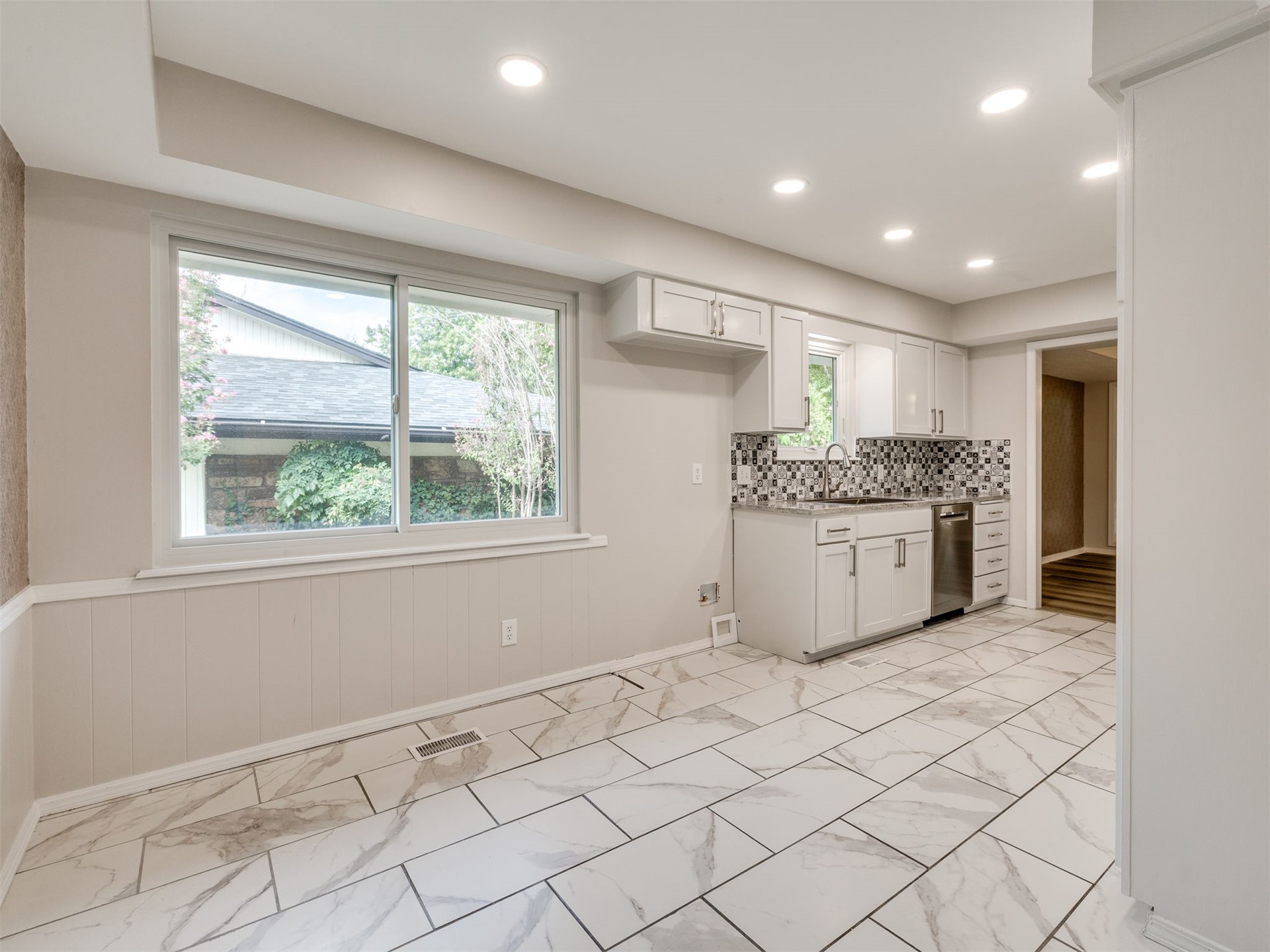 2979 E 77th Place