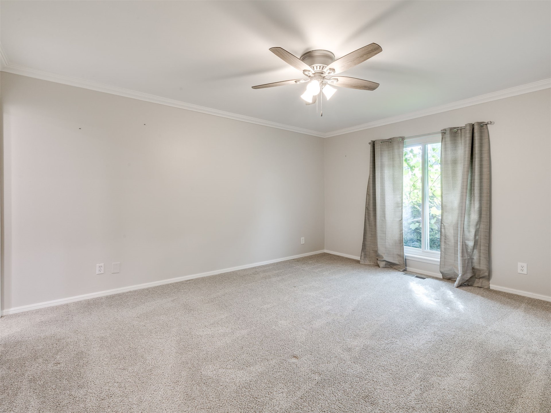 2979 E 77th Place