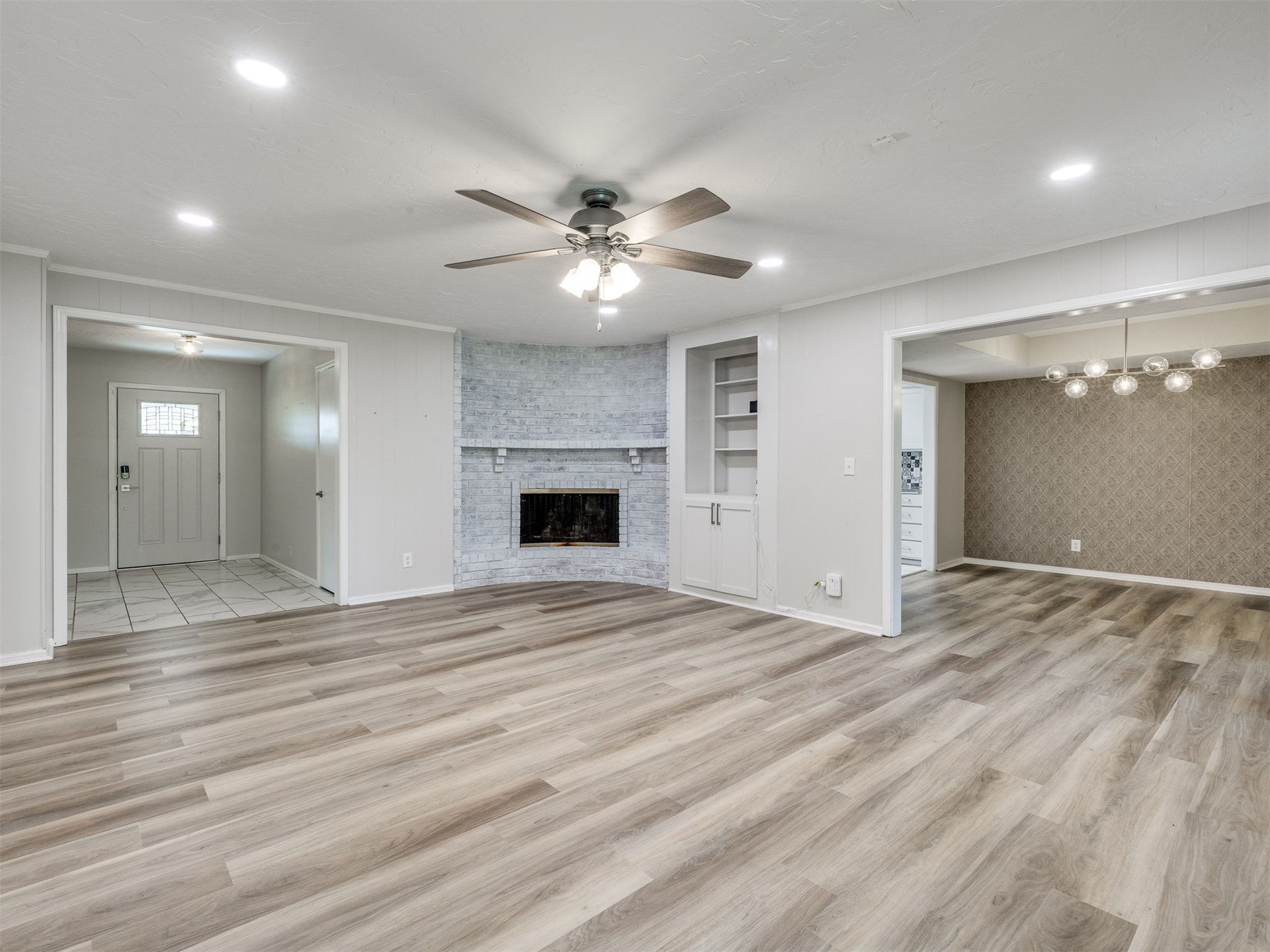 2979 E 77th Place