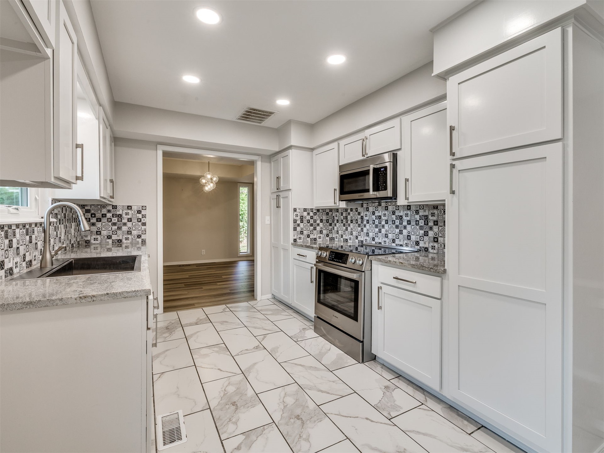 2979 E 77th Place