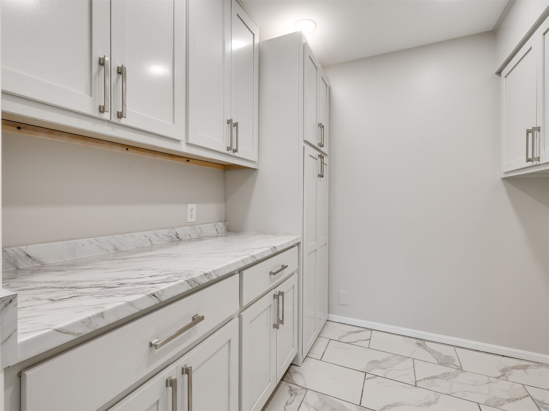 2979 E 77th Place