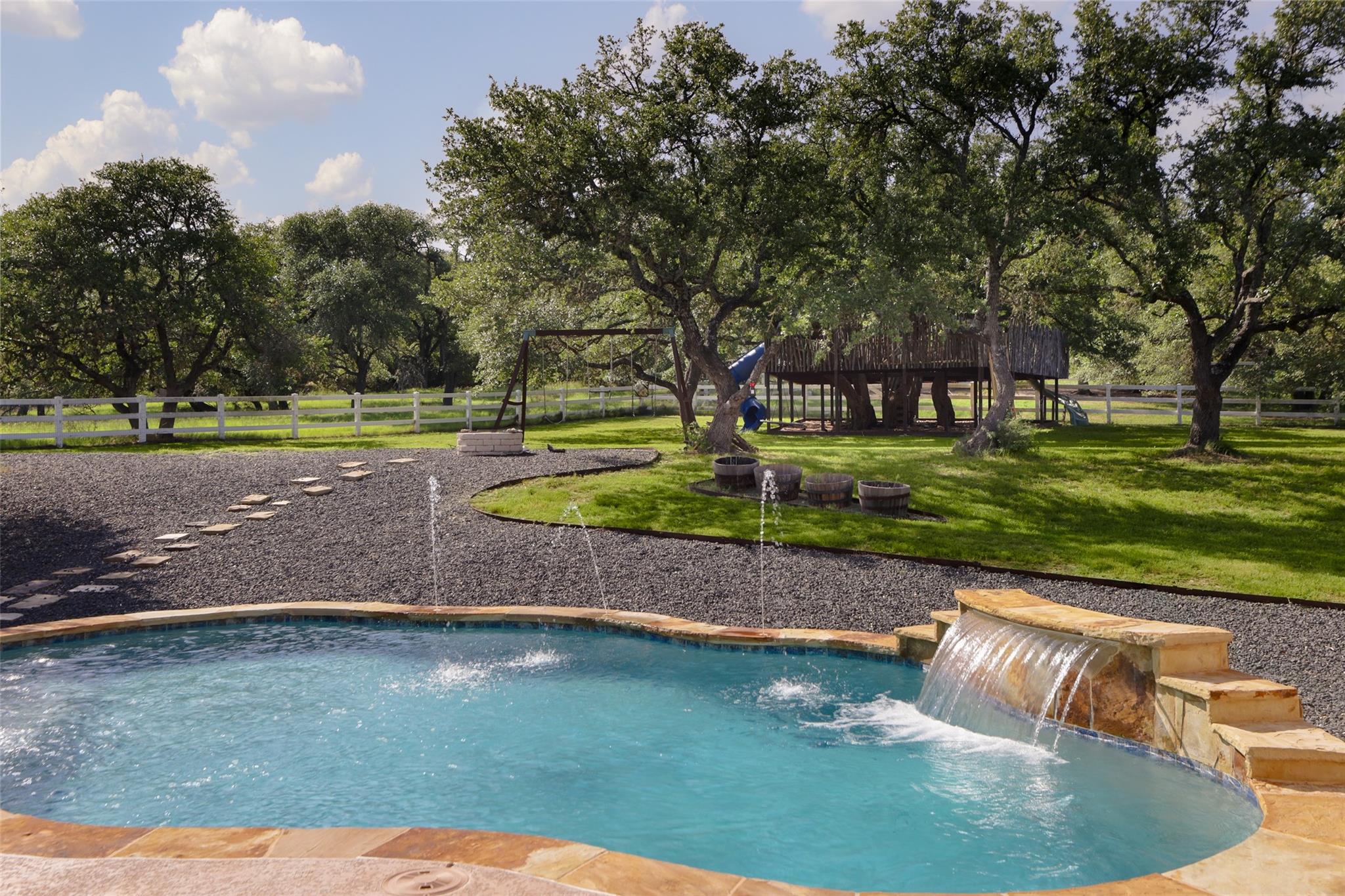 914 Ranchers Club LN