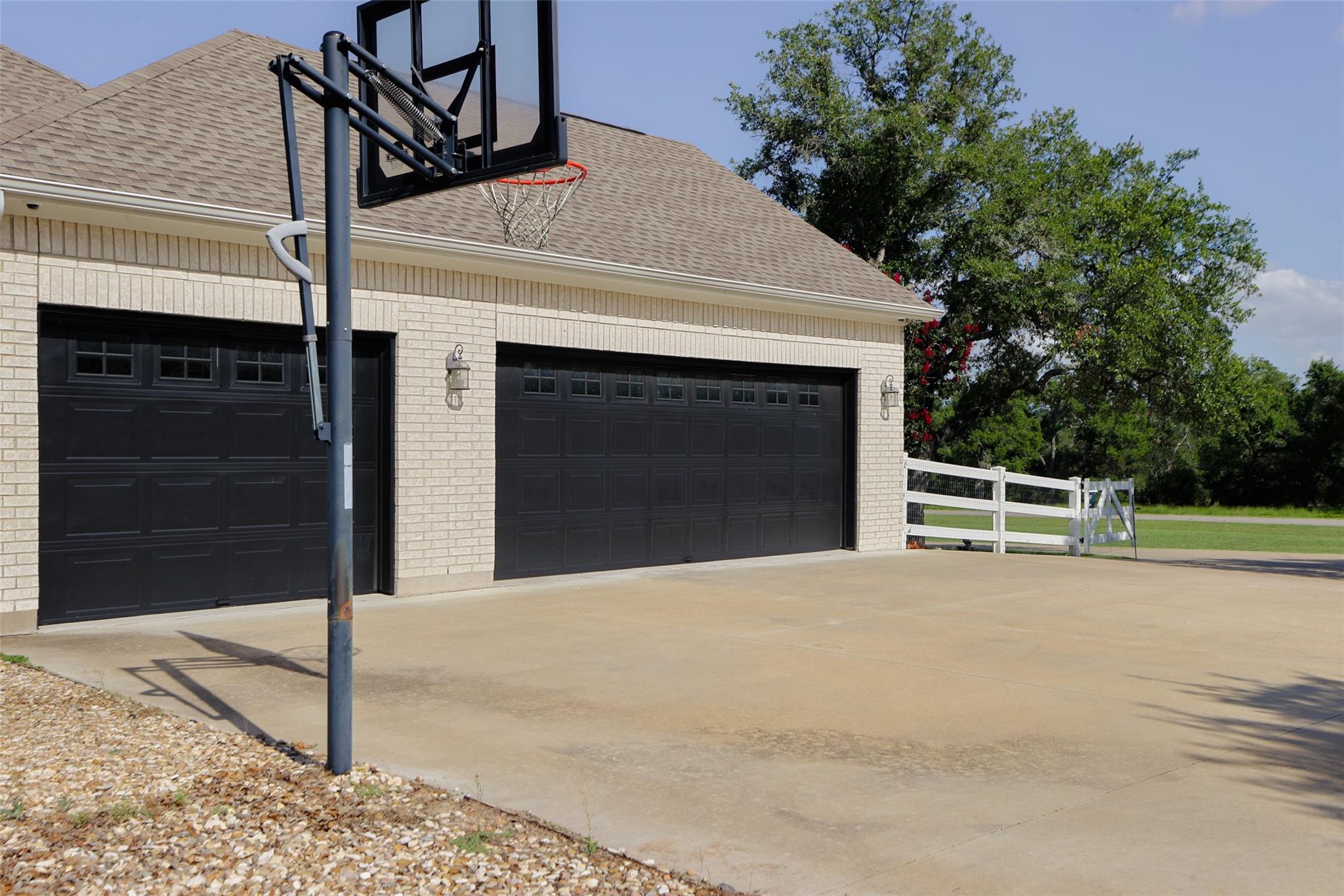 914 Ranchers Club LN
