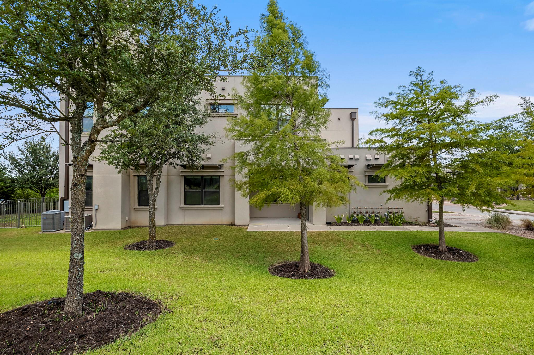 8200 Southwest PKWY # 306