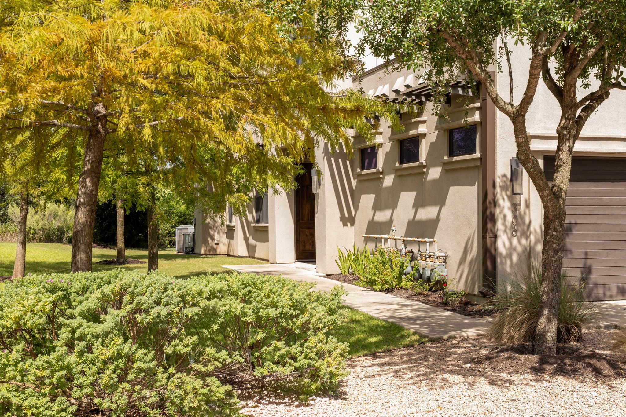 8200 Southwest PKWY # 306