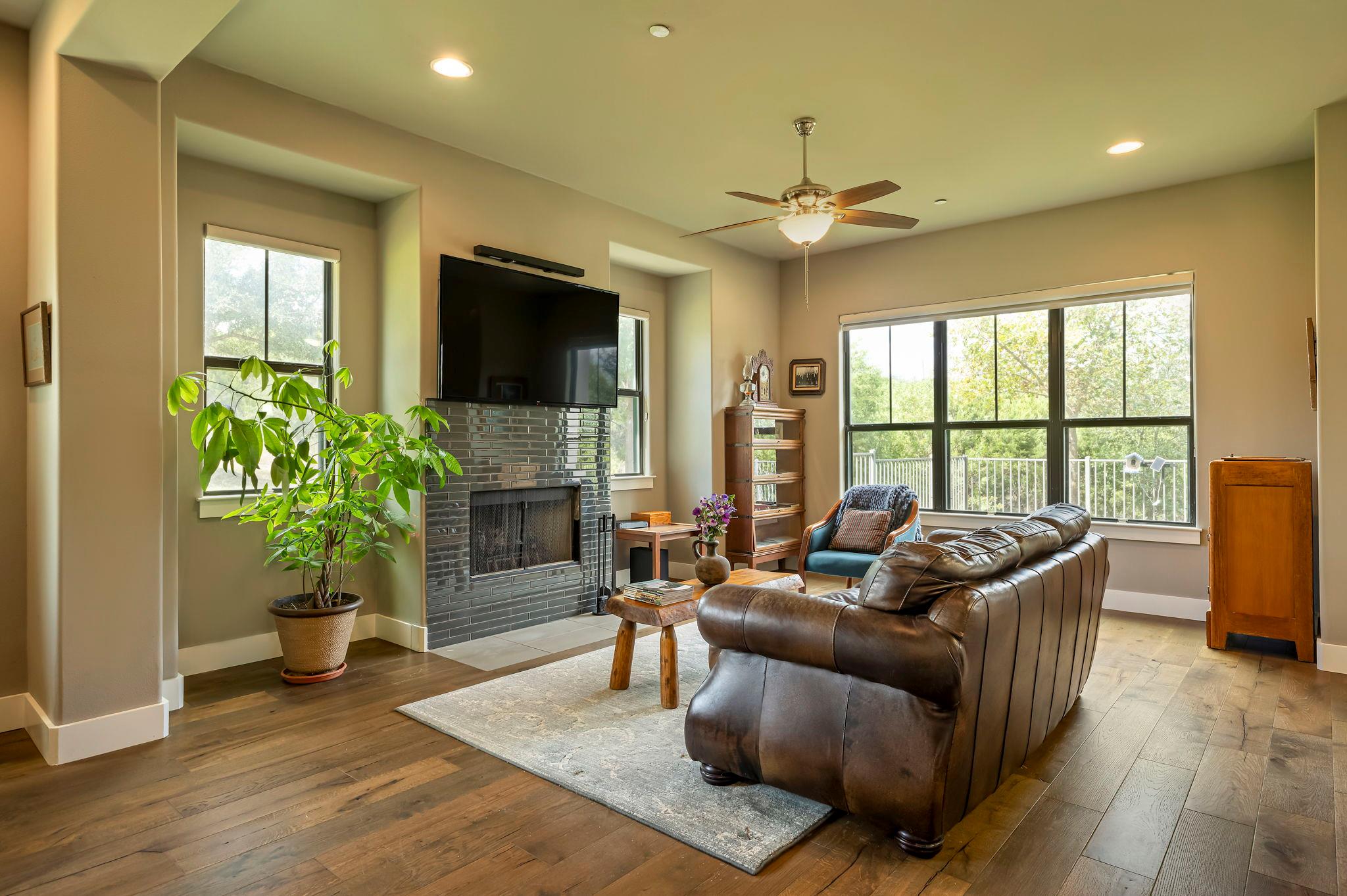 8200 Southwest PKWY # 306