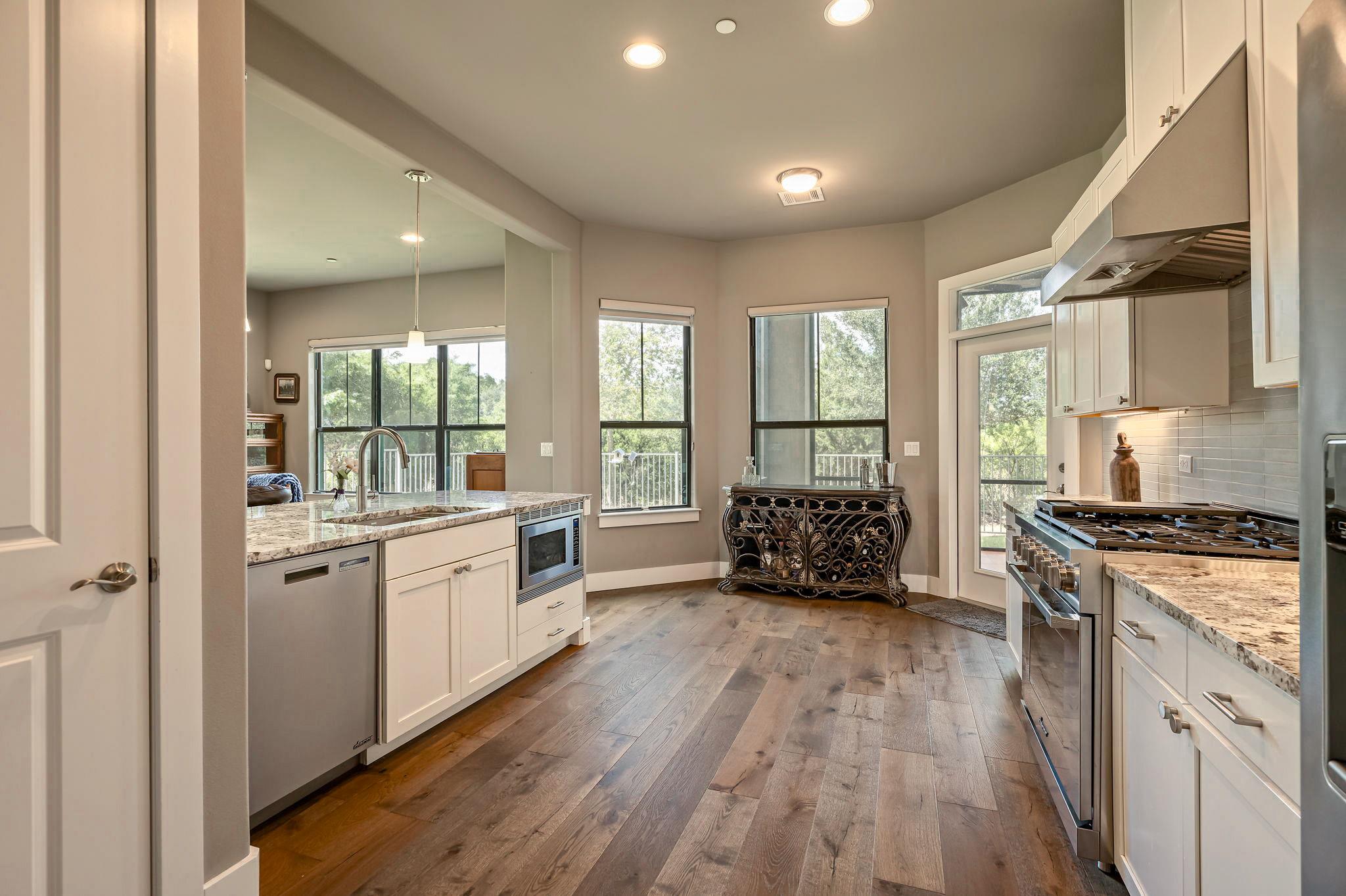 8200 Southwest PKWY # 306