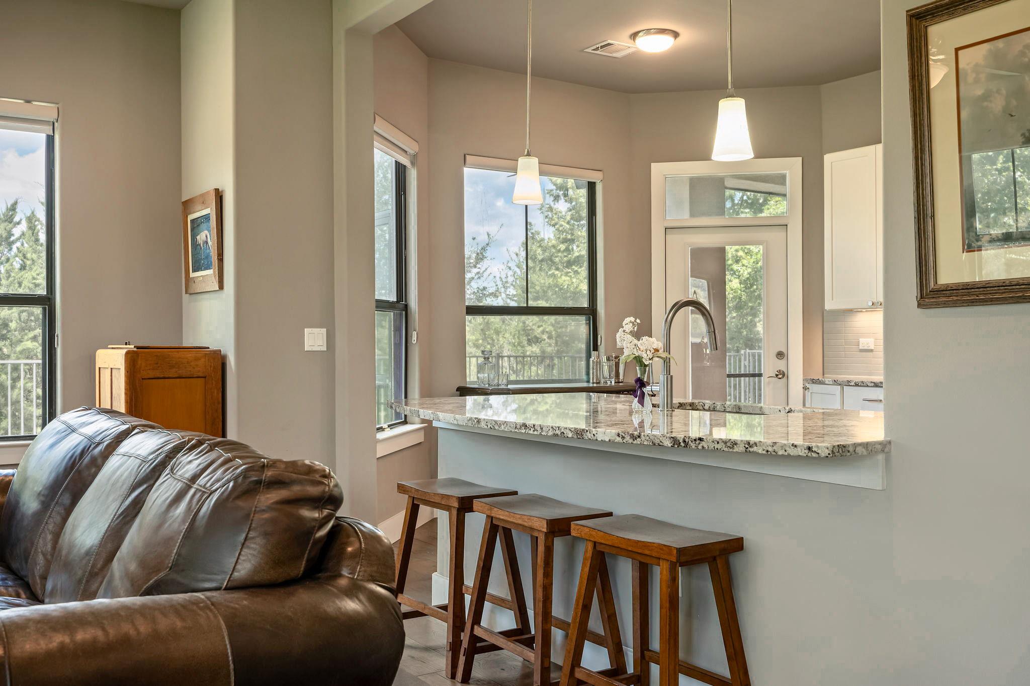 8200 Southwest PKWY # 306