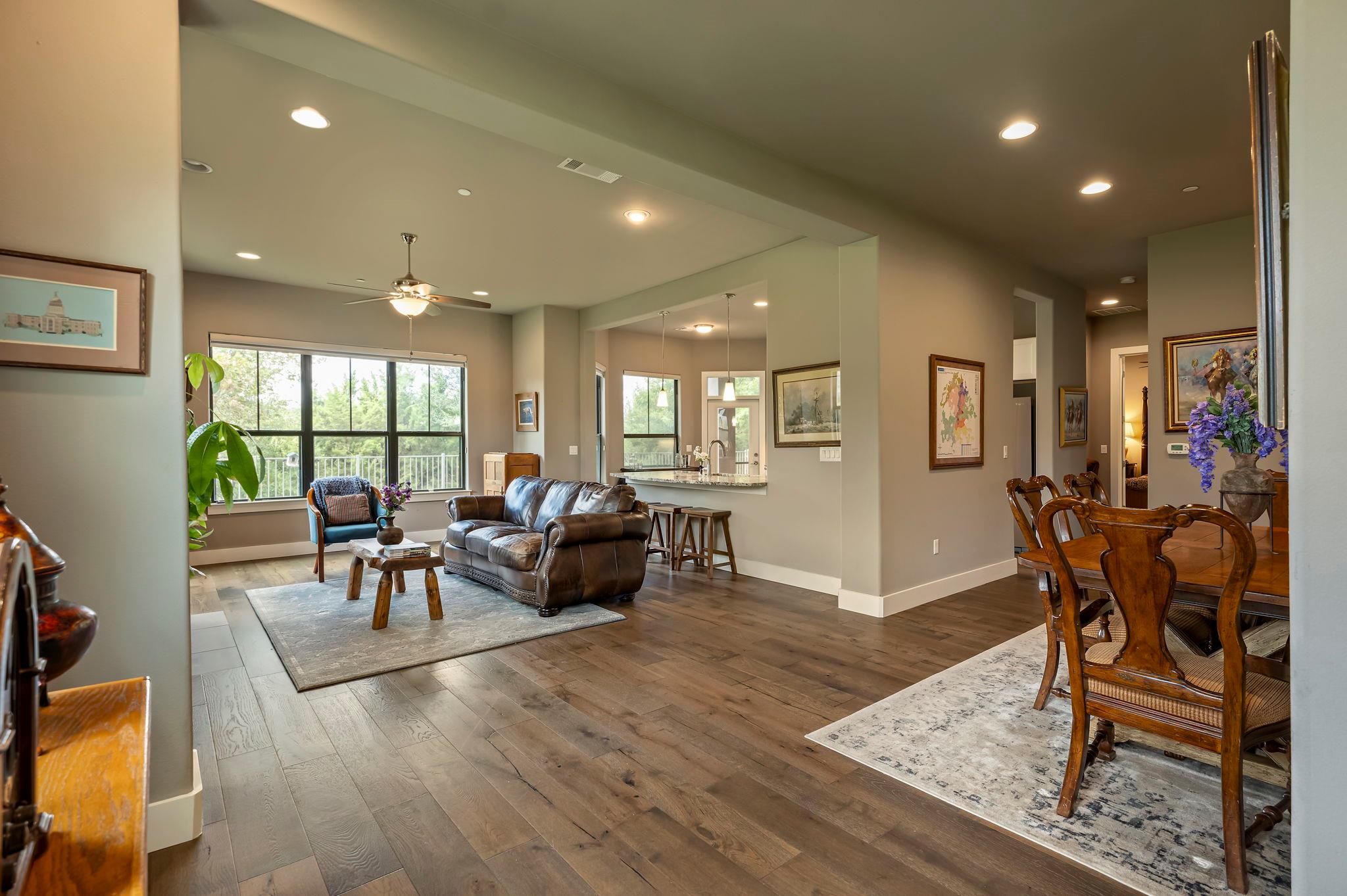 8200 Southwest PKWY # 306