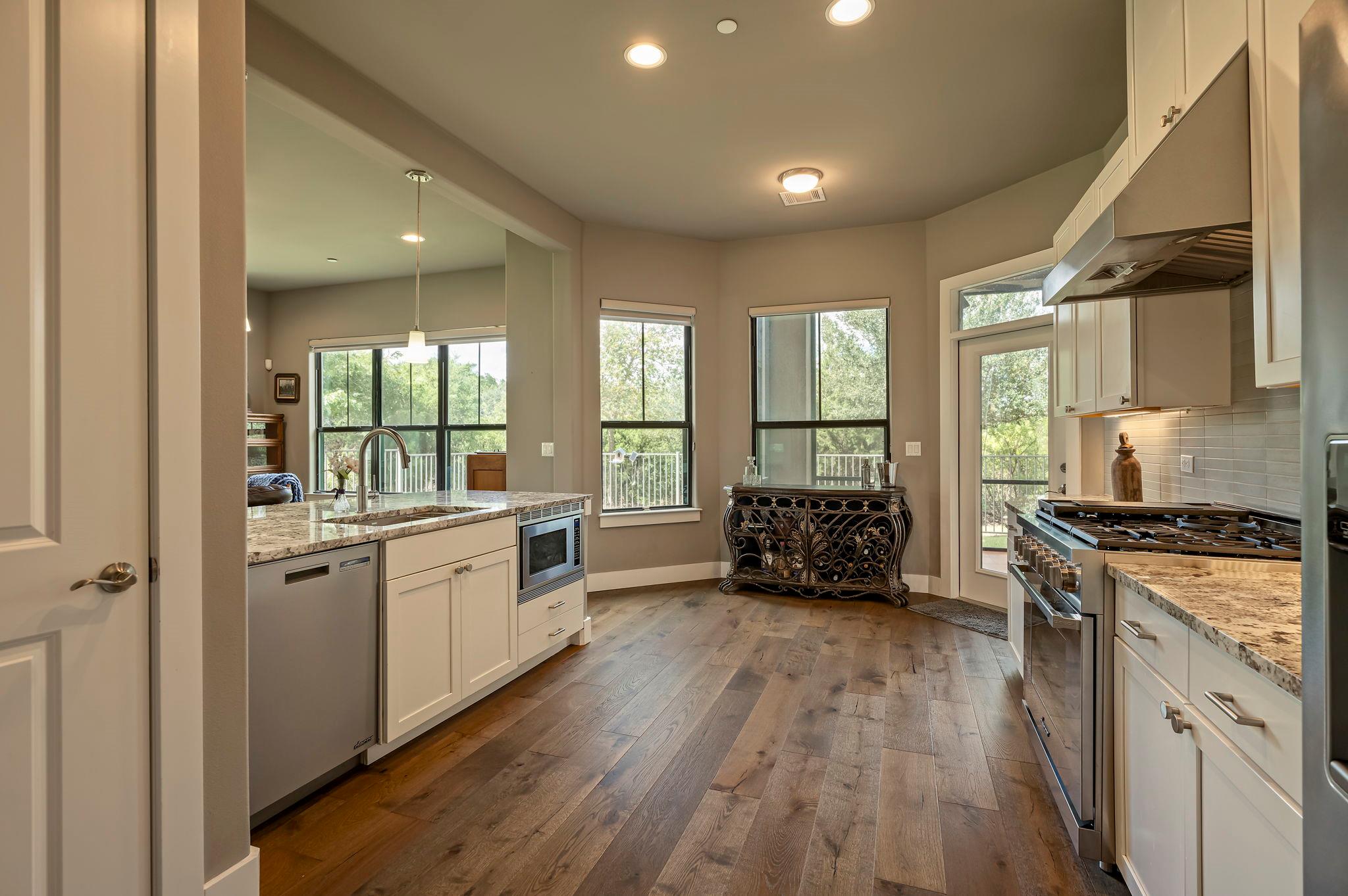 8200 Southwest PKWY # 306