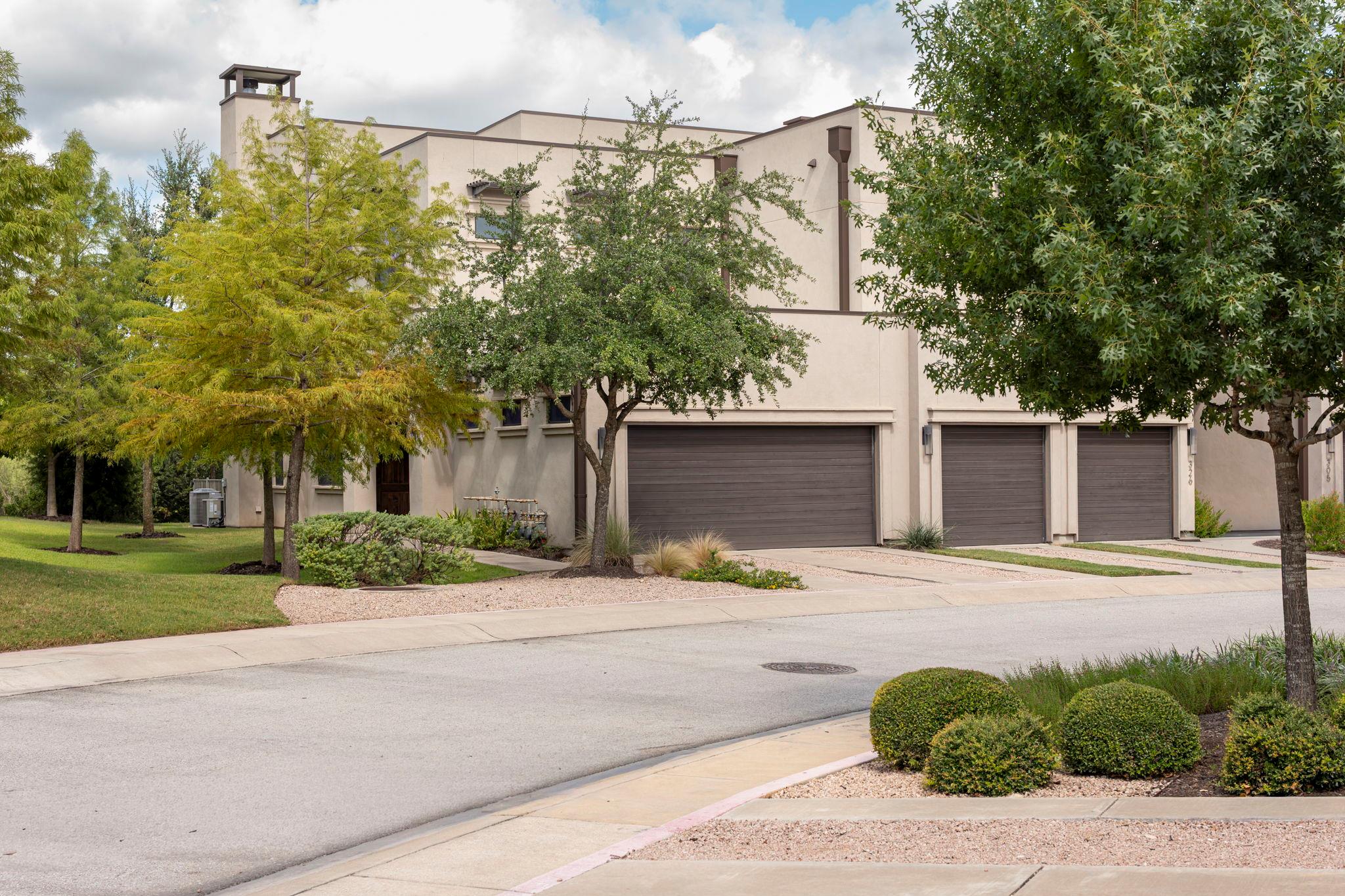8200 Southwest PKWY # 306