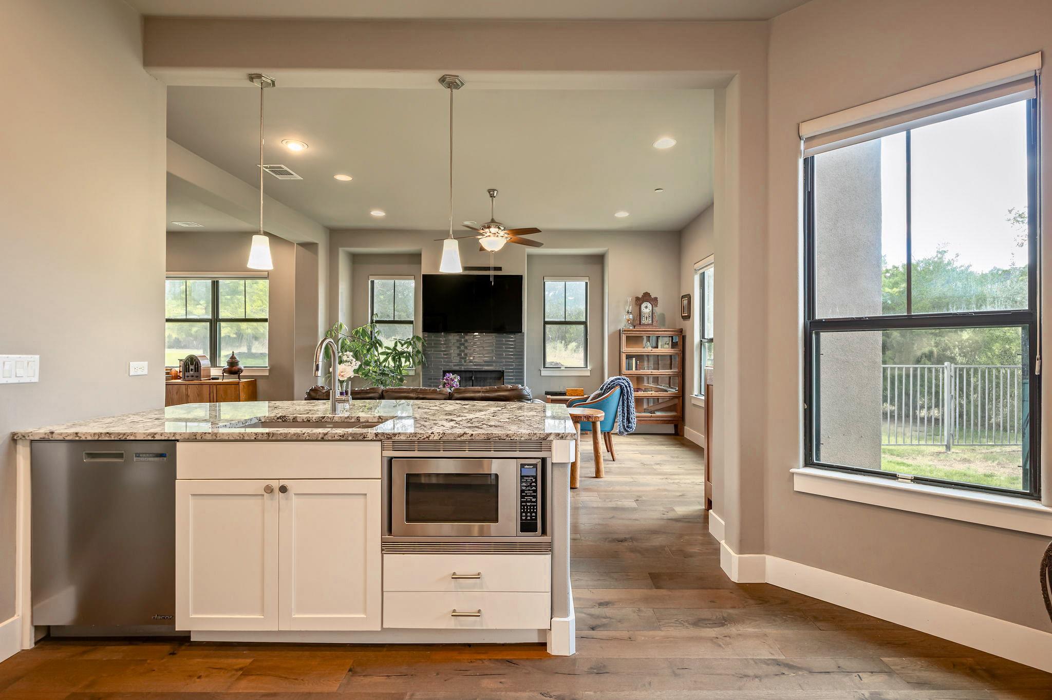 8200 Southwest PKWY # 306