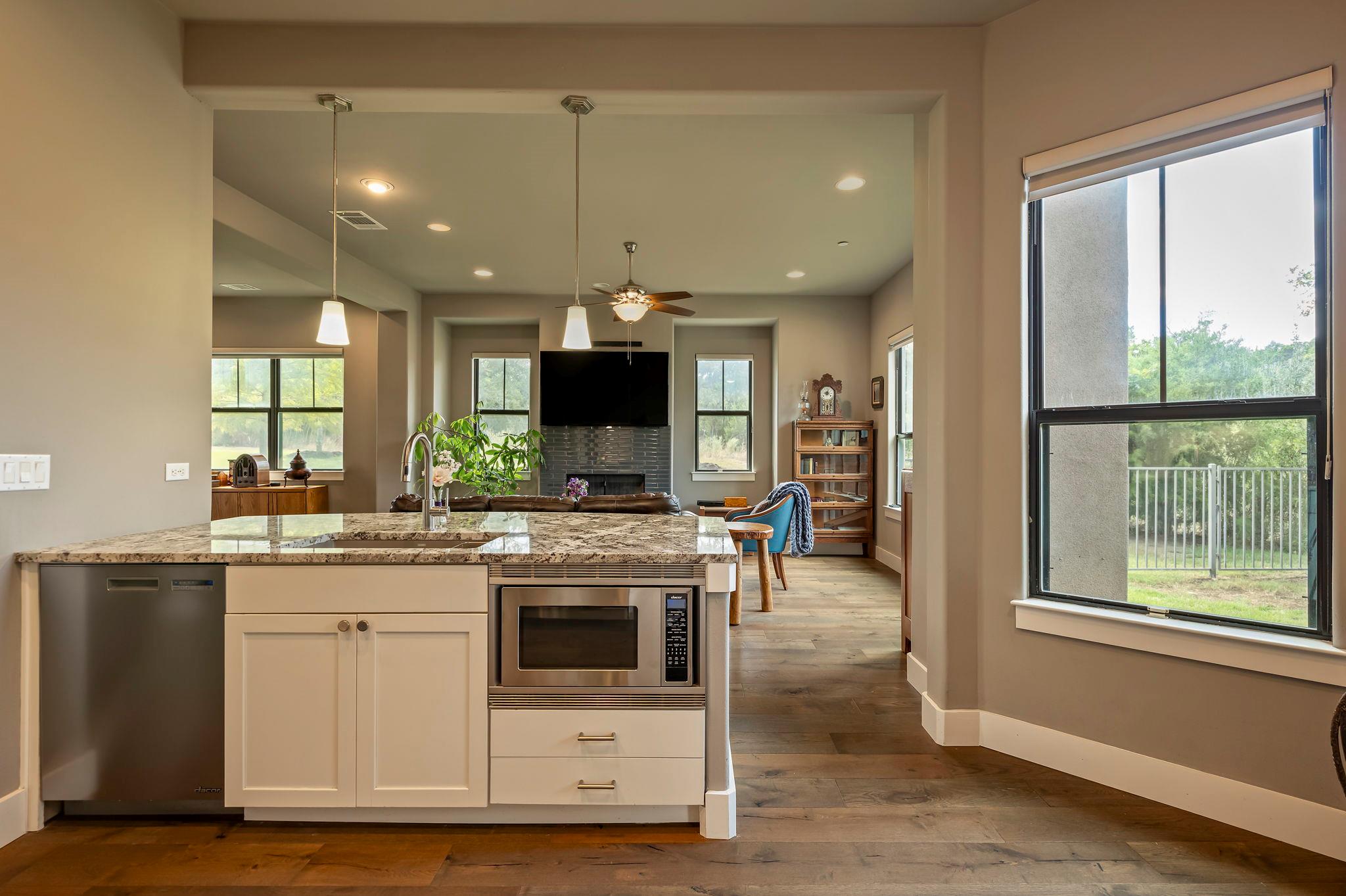 8200 Southwest PKWY # 306