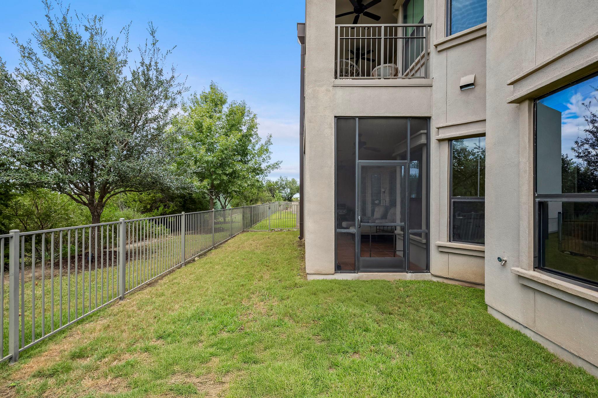 8200 Southwest PKWY # 306
