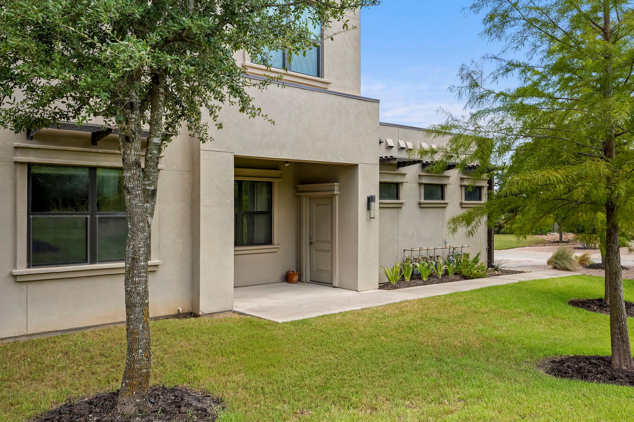 8200 Southwest PKWY # 306