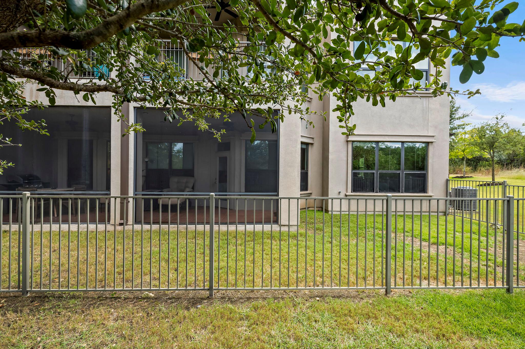 8200 Southwest PKWY # 306