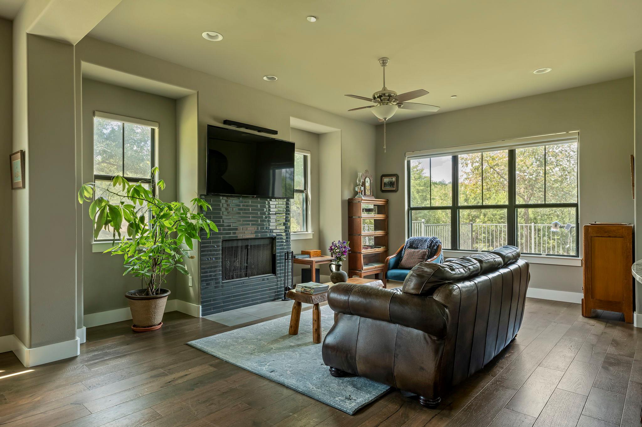 8200 Southwest PKWY # 306