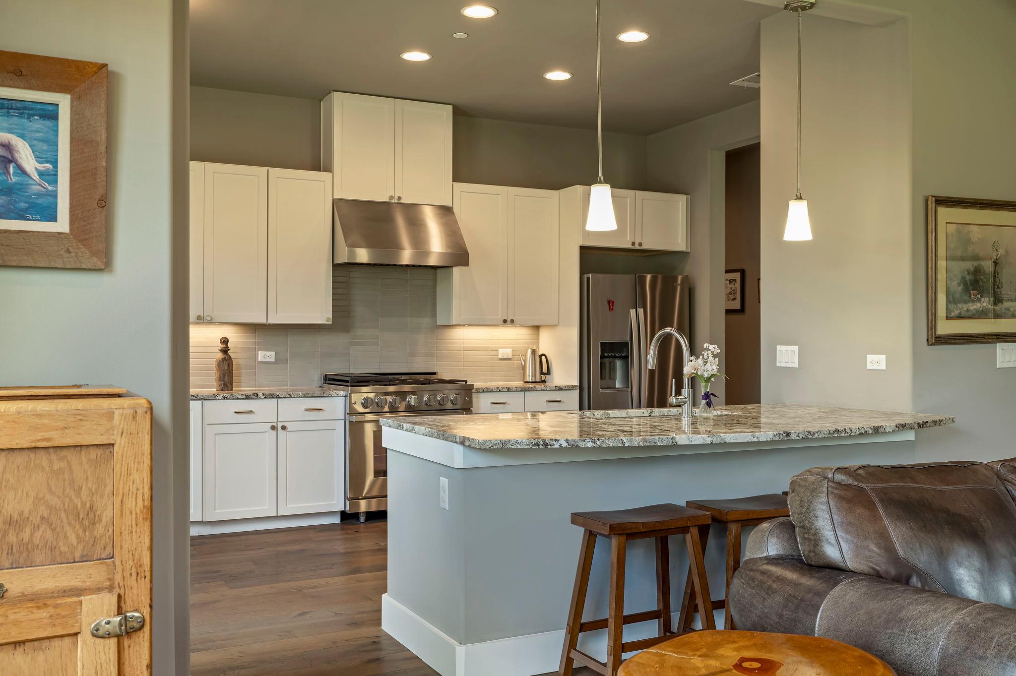 8200 Southwest PKWY # 306