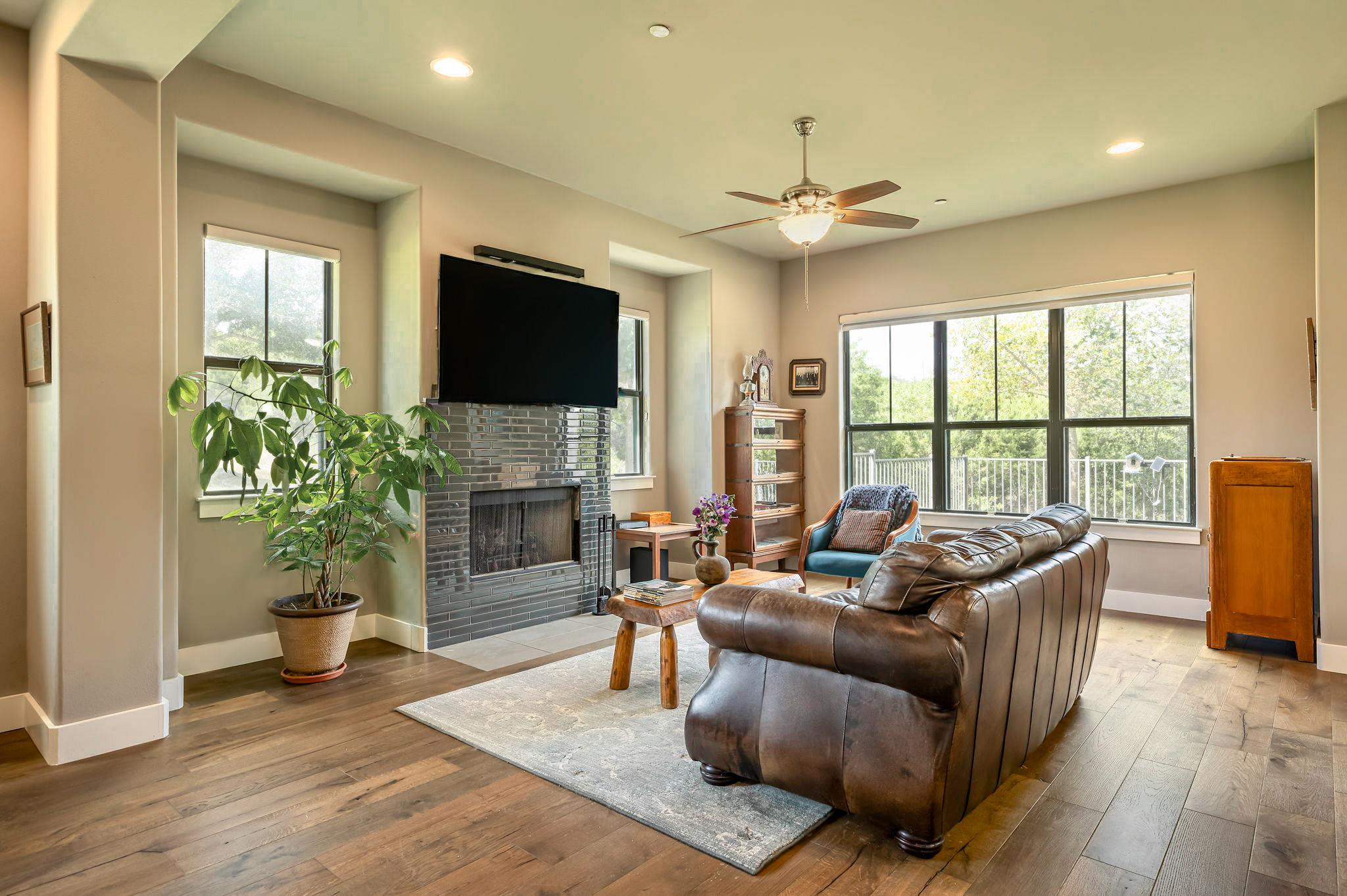 8200 Southwest PKWY # 306