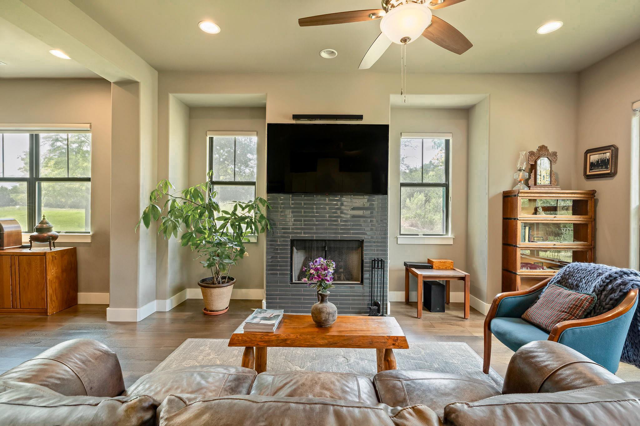 8200 Southwest PKWY # 306