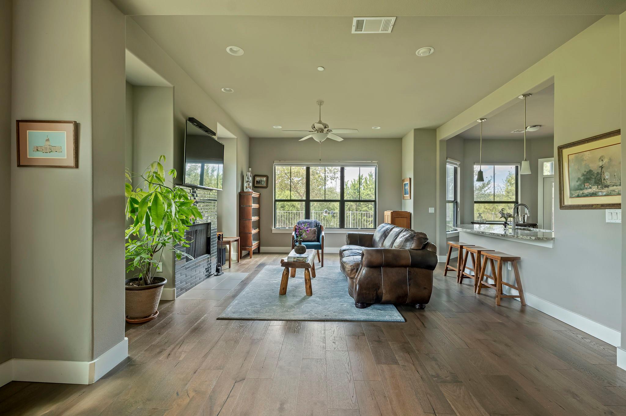 8200 Southwest PKWY # 306