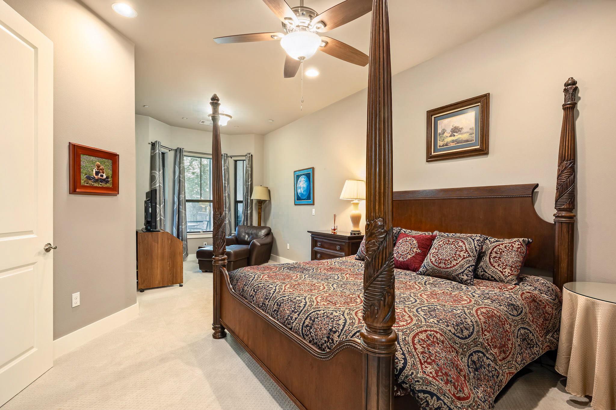 8200 Southwest PKWY # 306