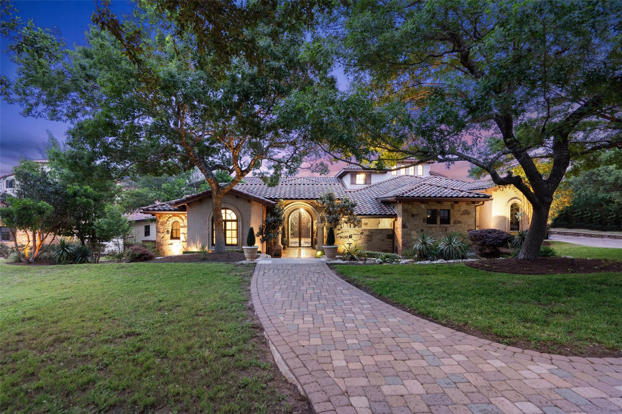 425 Brandon WAY