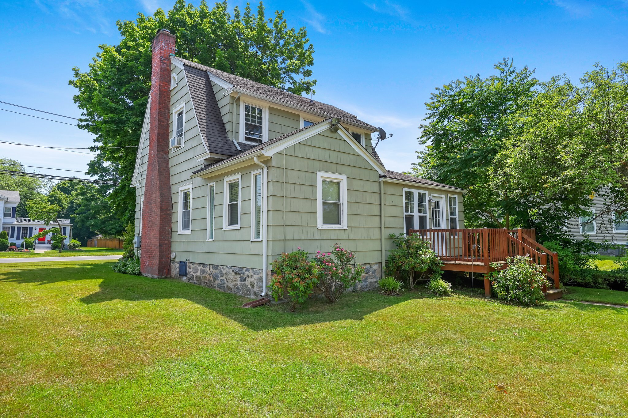 1661 Main Street