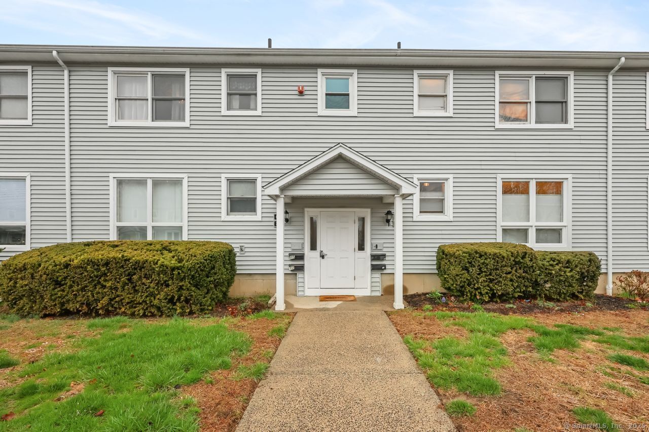 76 Carriage Path South 76