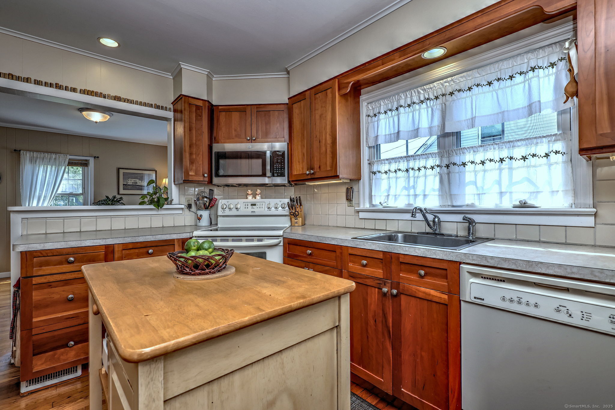 84 Kenwood Avenue