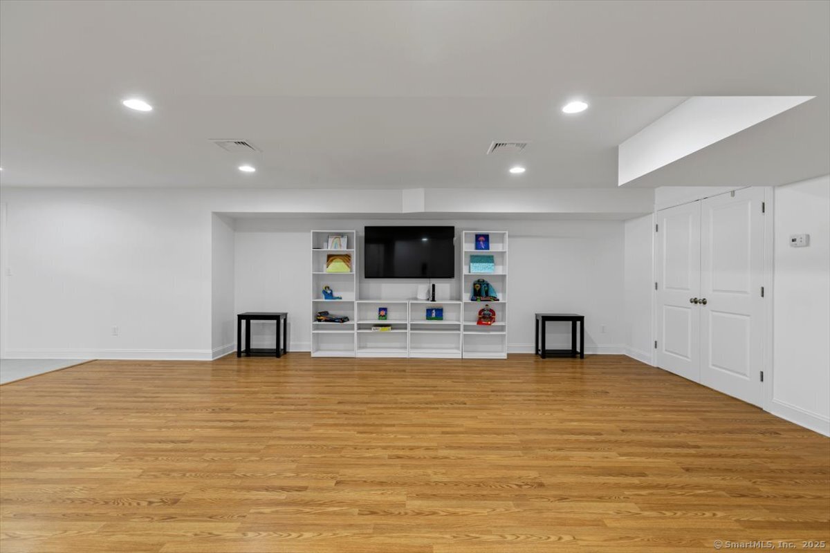 40 Devine Place