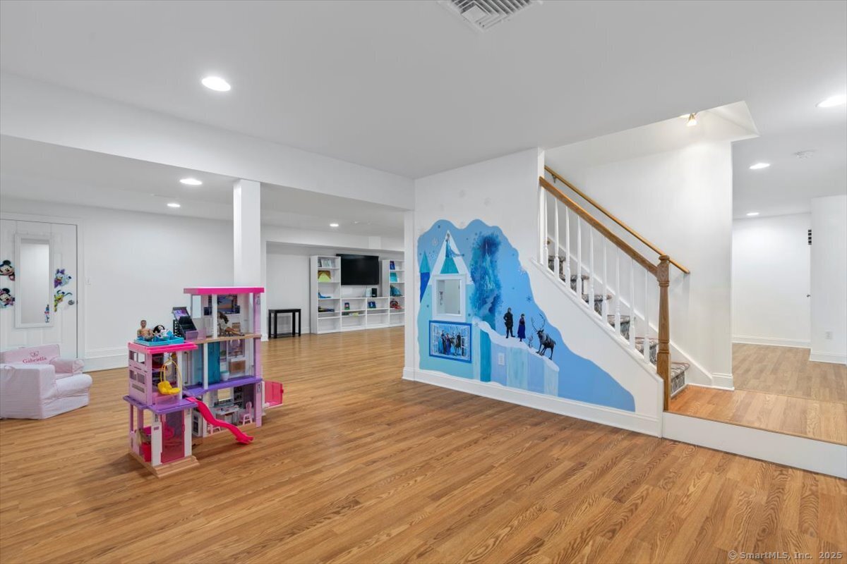 40 Devine Place