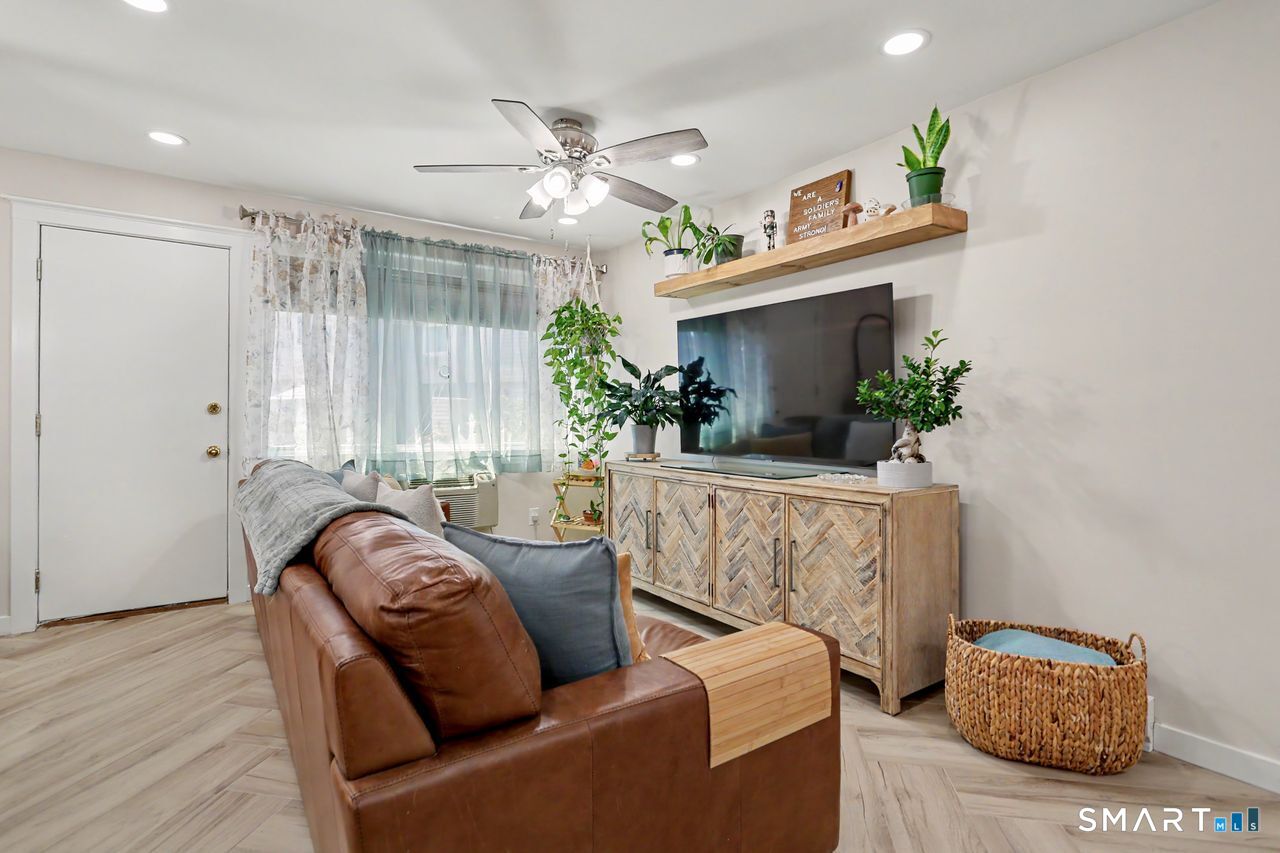 181 West Walk Unit: 181