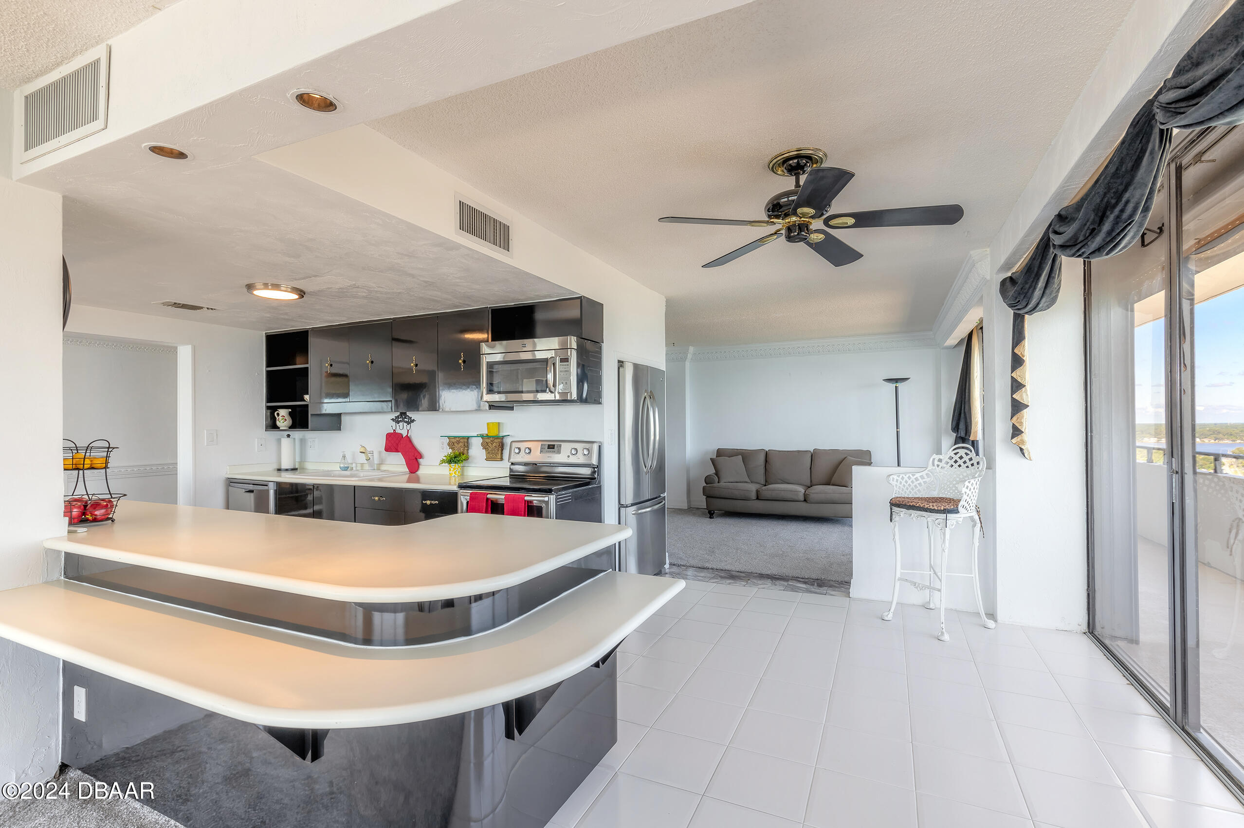 2200 N Atlantic Avenue, 1401