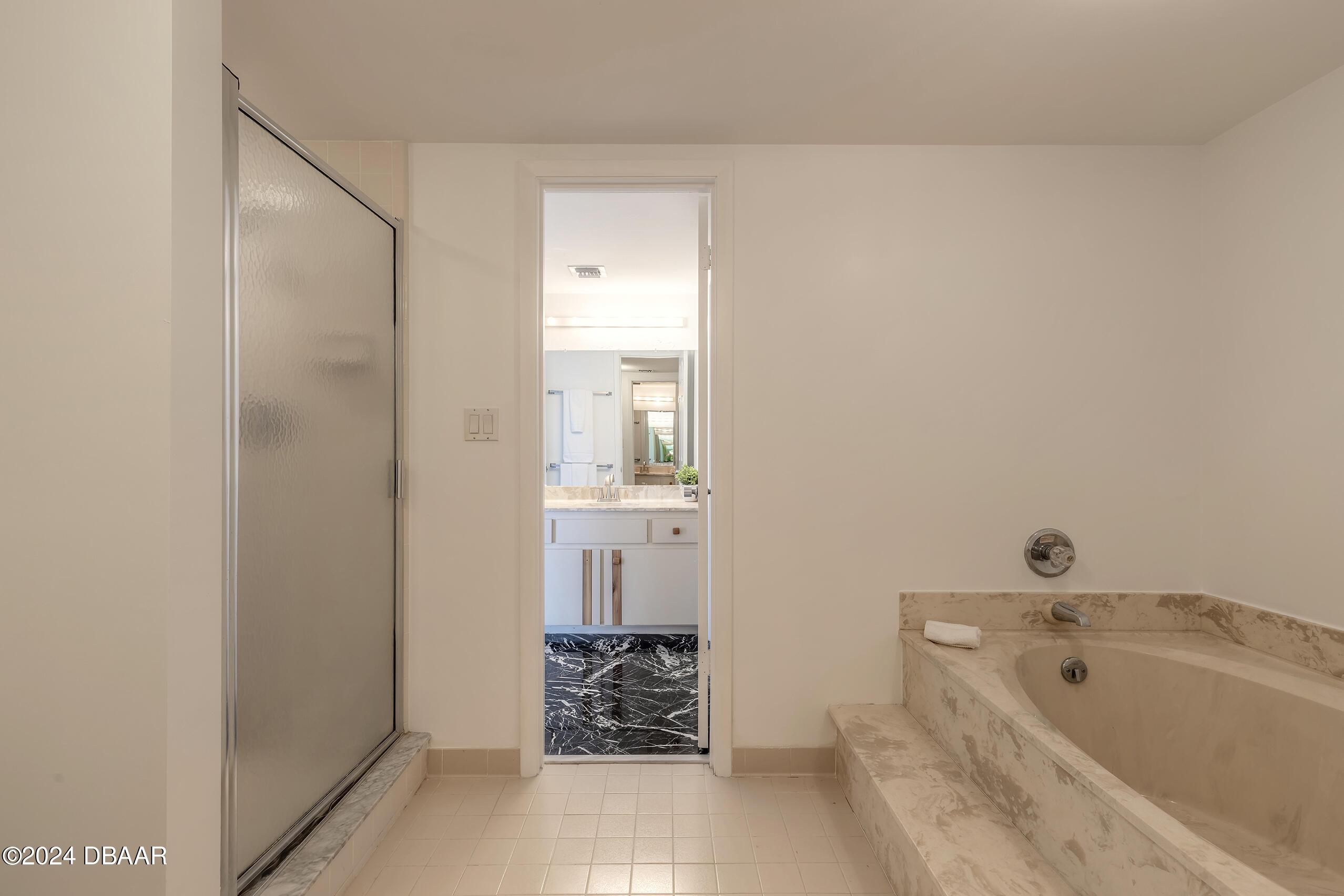 2200 N Atlantic Avenue, 1401