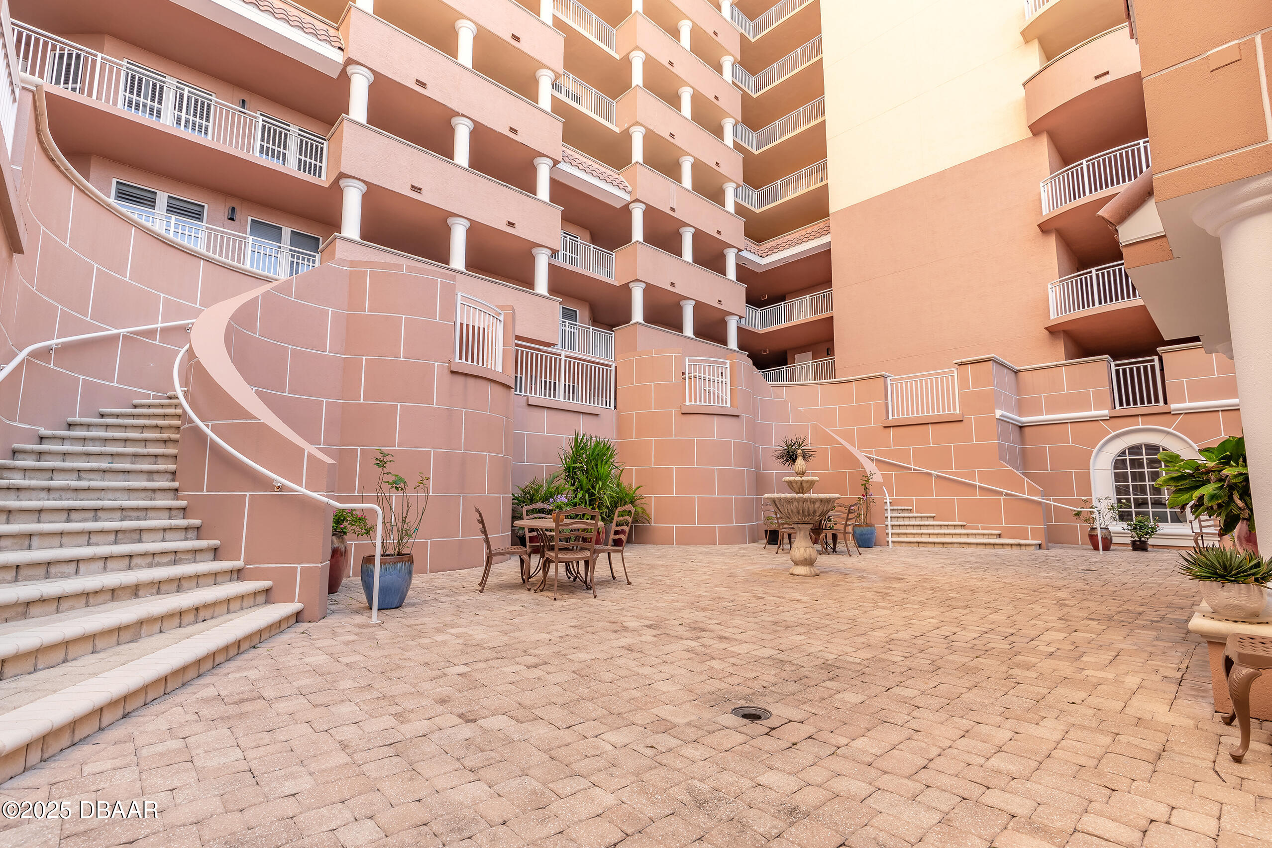2515 S Atlantic Avenue, 1004